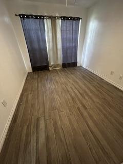 1102 E 9th Street Property Photo 5