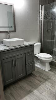 1102 E 9th Street Property Photo 11