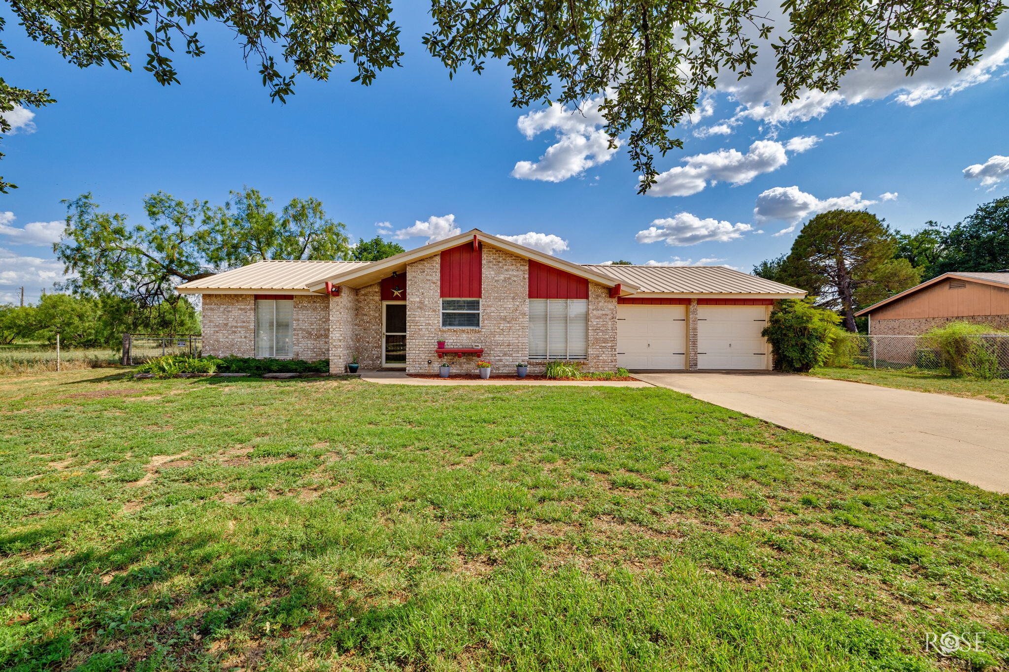 407 Mimosa Drive Property Photo 1