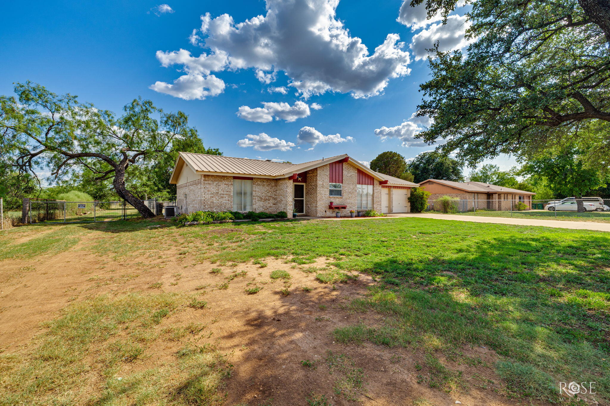 407 Mimosa Drive Property Photo 4