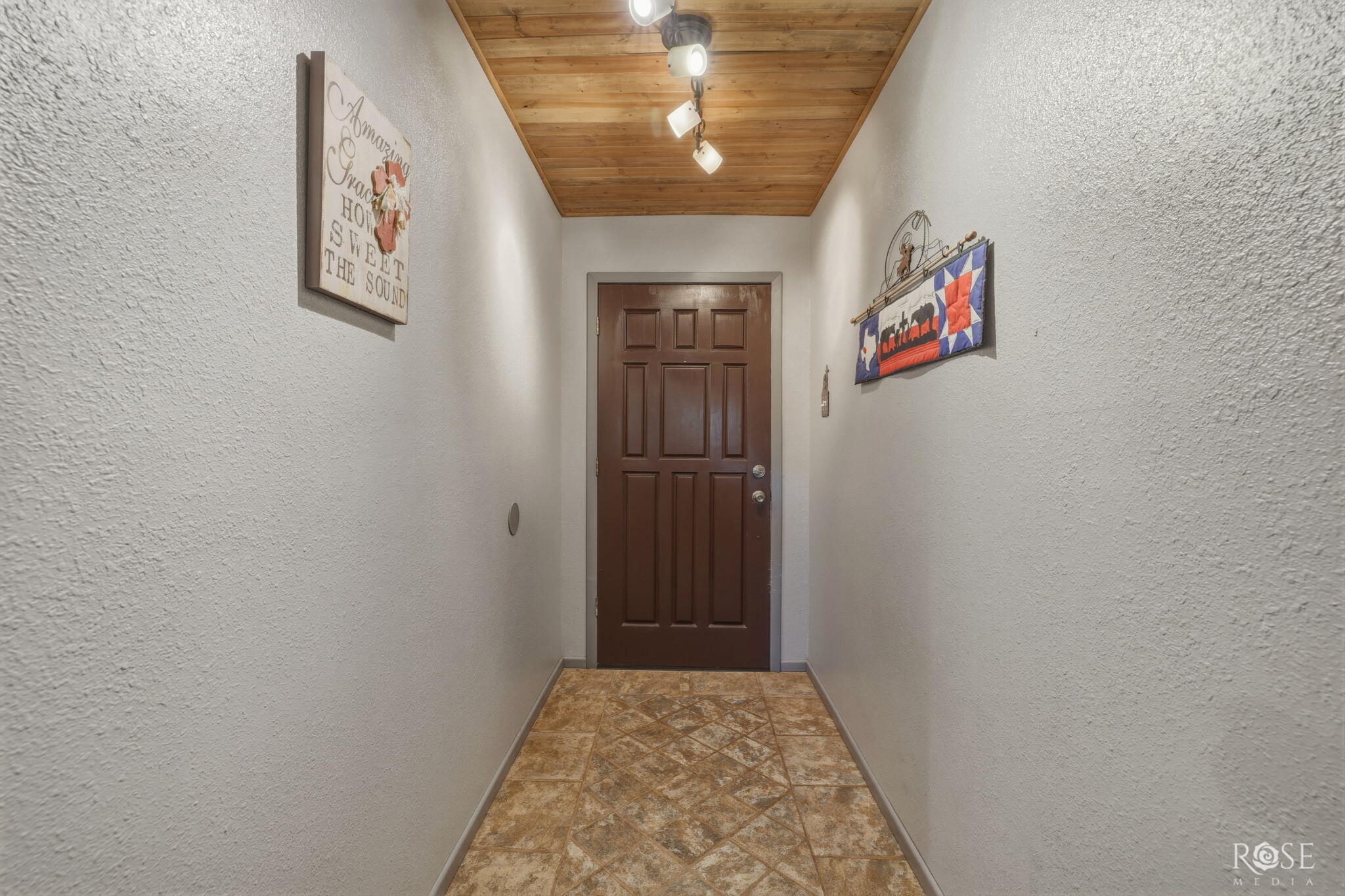 407 Mimosa Drive Property Photo 8