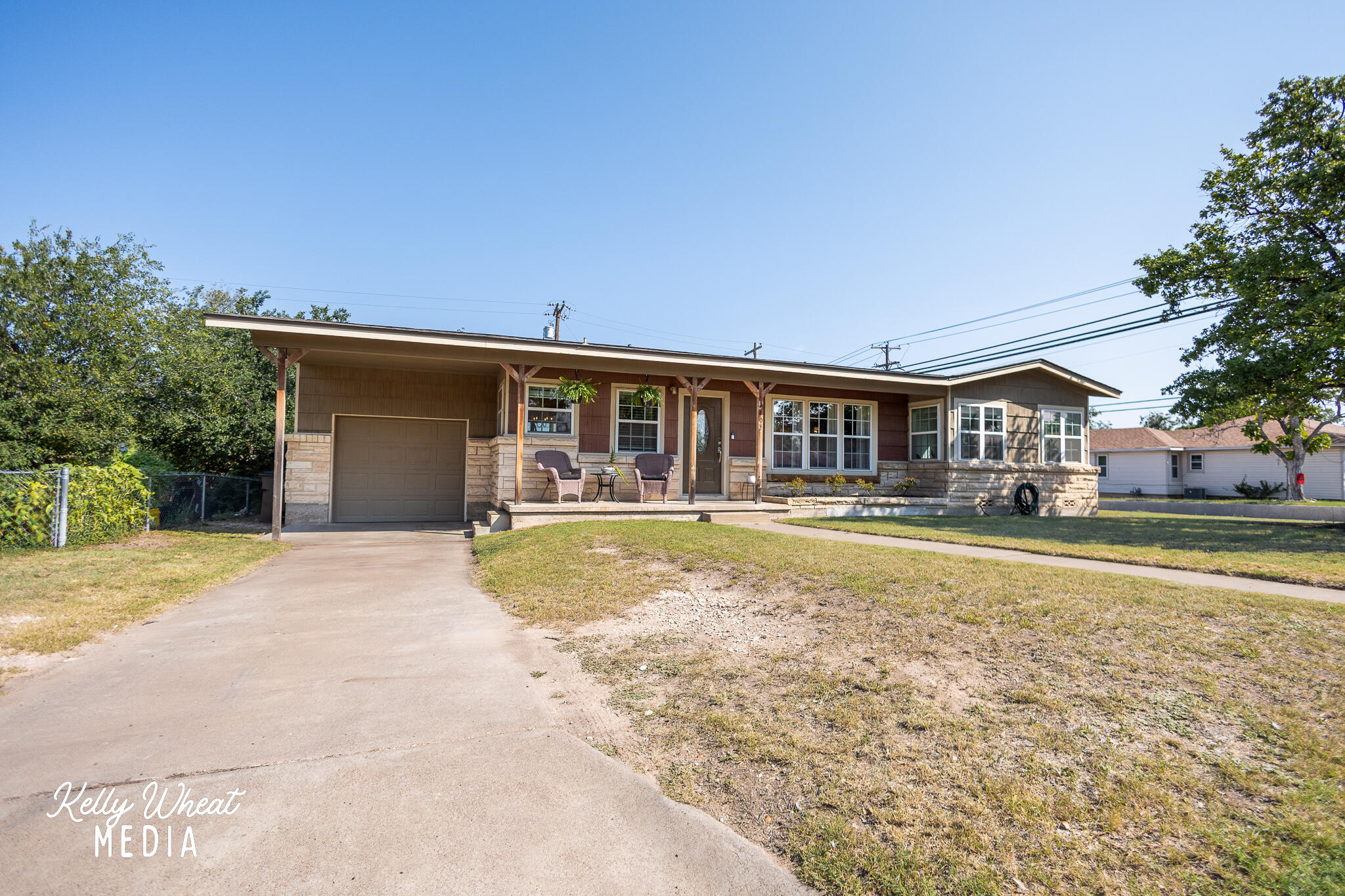 2102 Coleman Street Property Photo 2