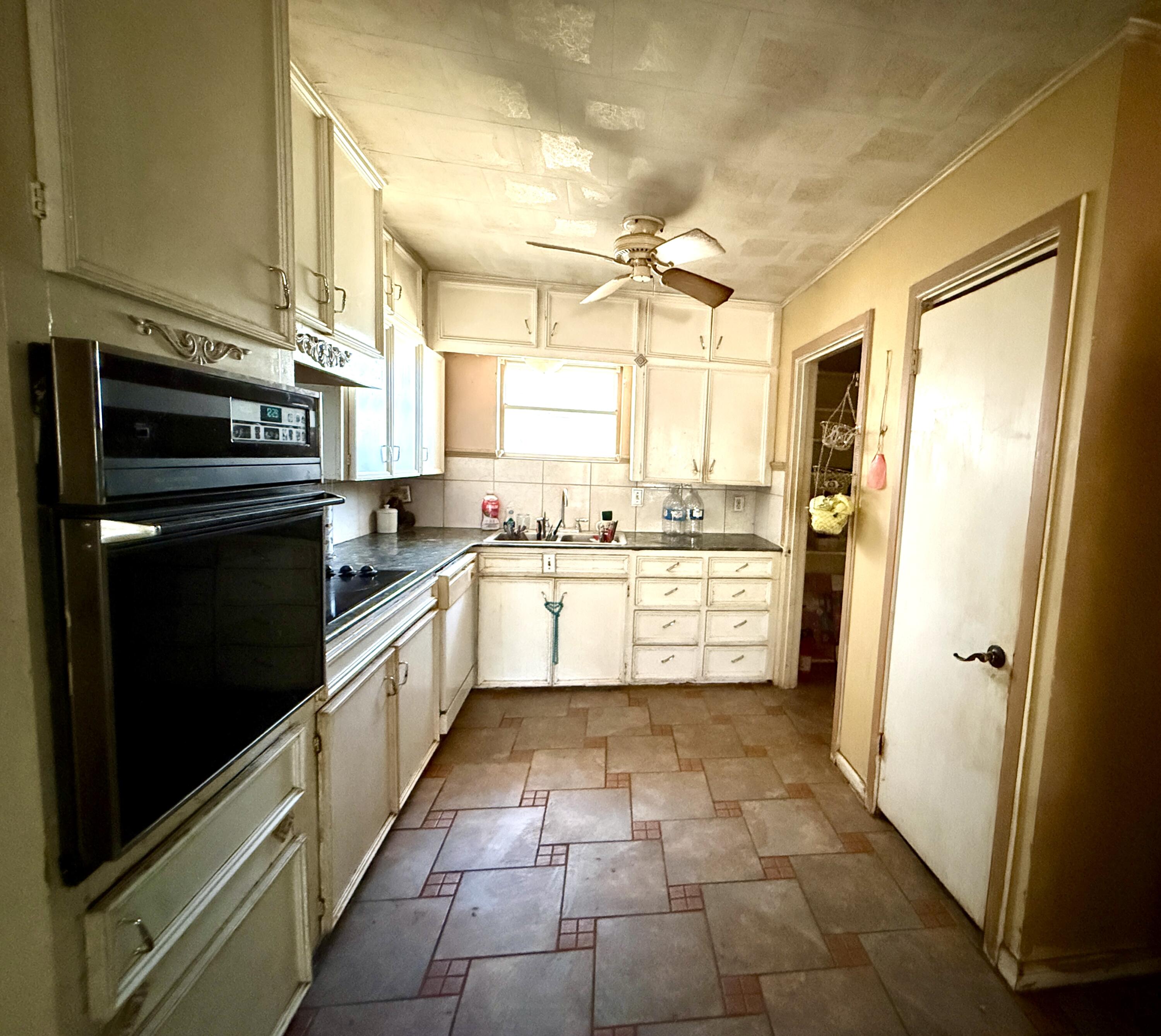 319 Zero Street Property Photo 4
