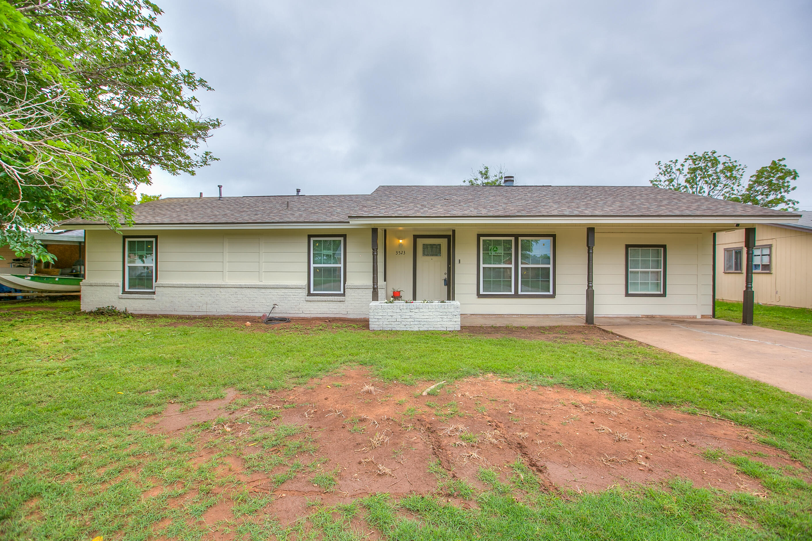 3523 S Oxford Drive Property Photo 3