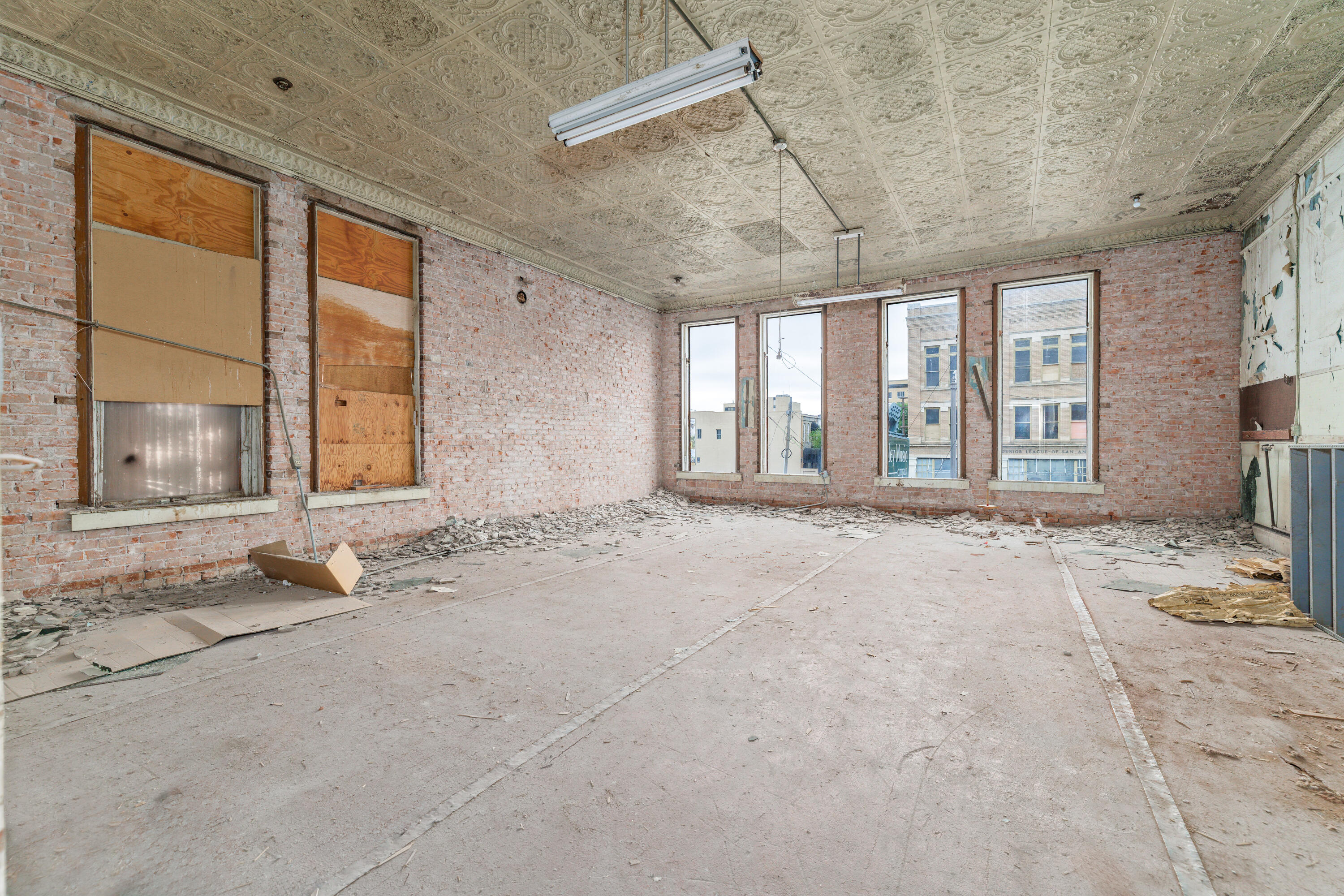 13 E Twohig Avenue Property Photo 10