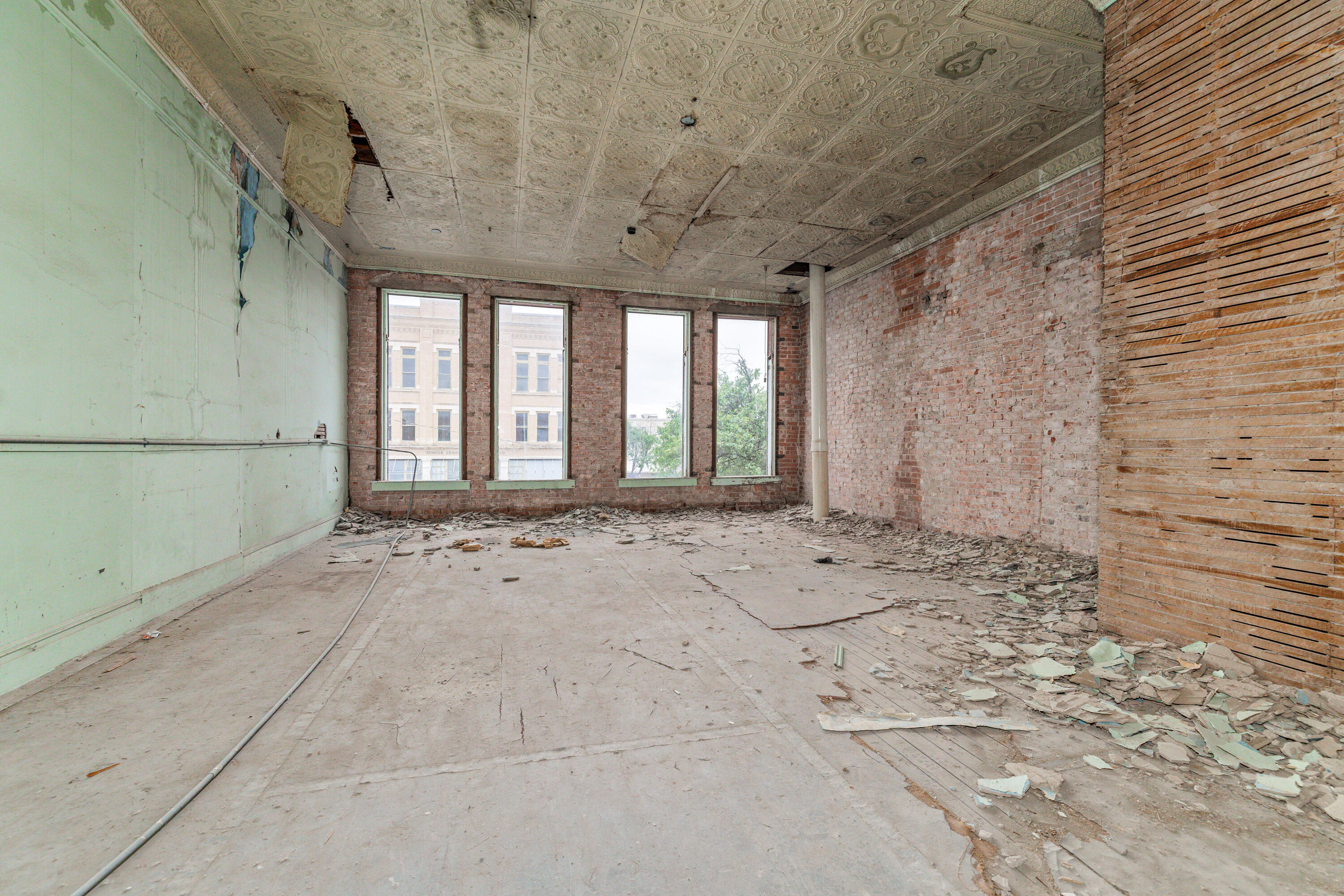 13 E Twohig Avenue Property Photo 16