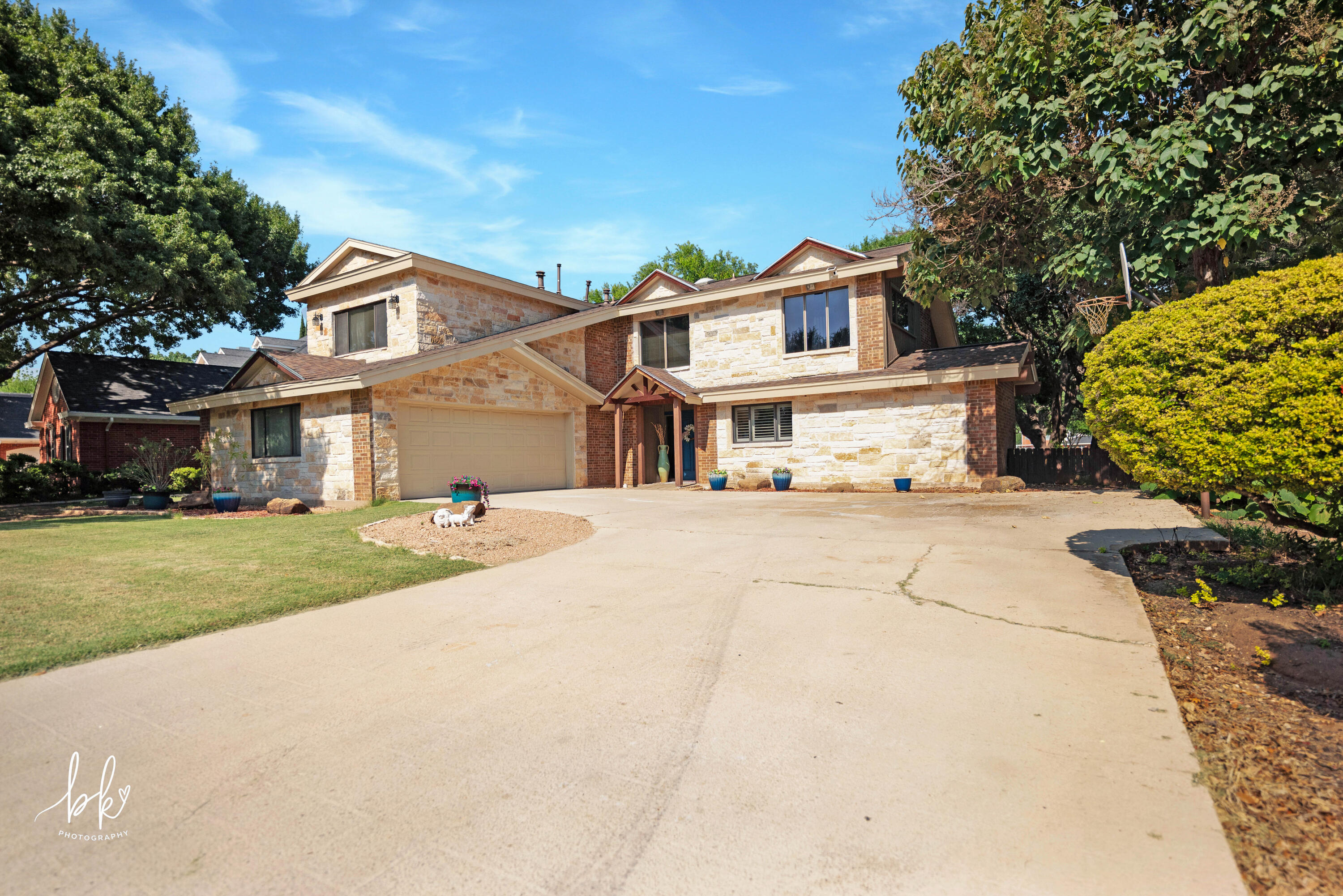 5414 Beverly Drive Property Photo 2