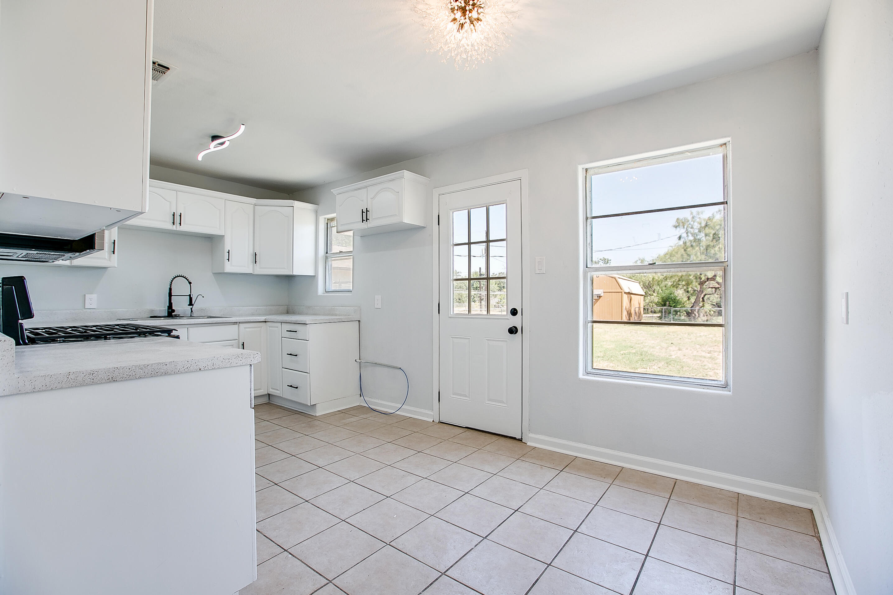 210 Maryland Street Property Photo 6