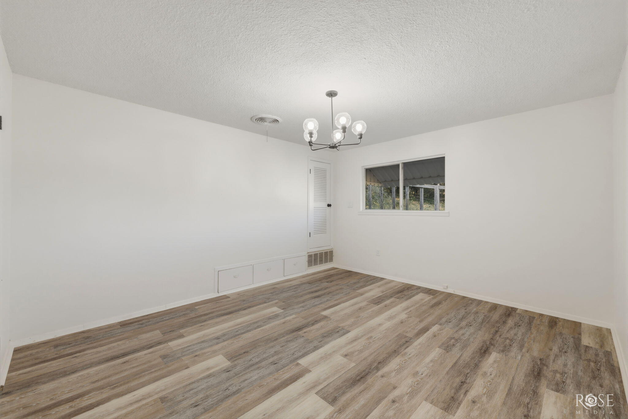 401 W 8th Street Property Photo 13