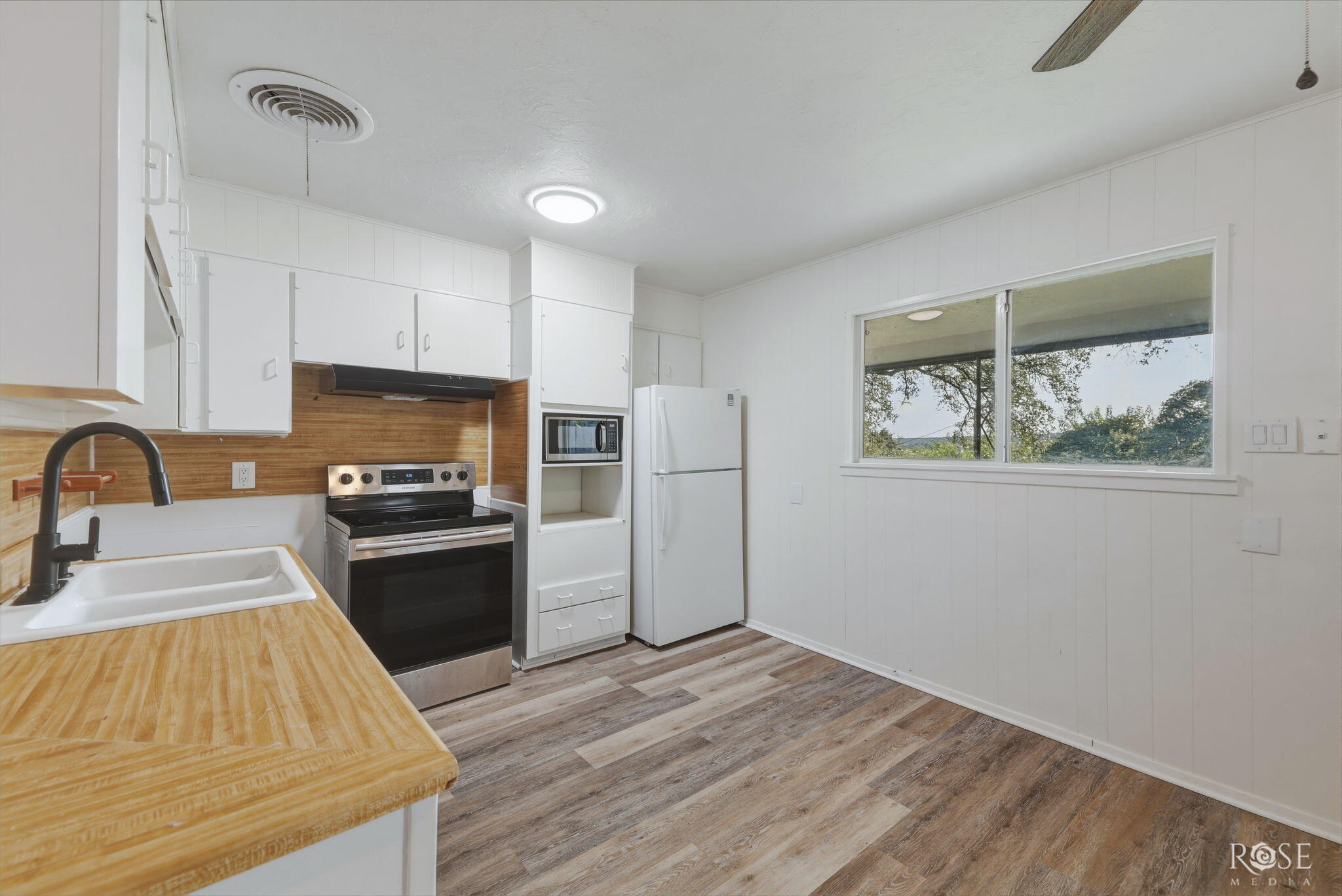 401 W 8th Street Property Photo 17