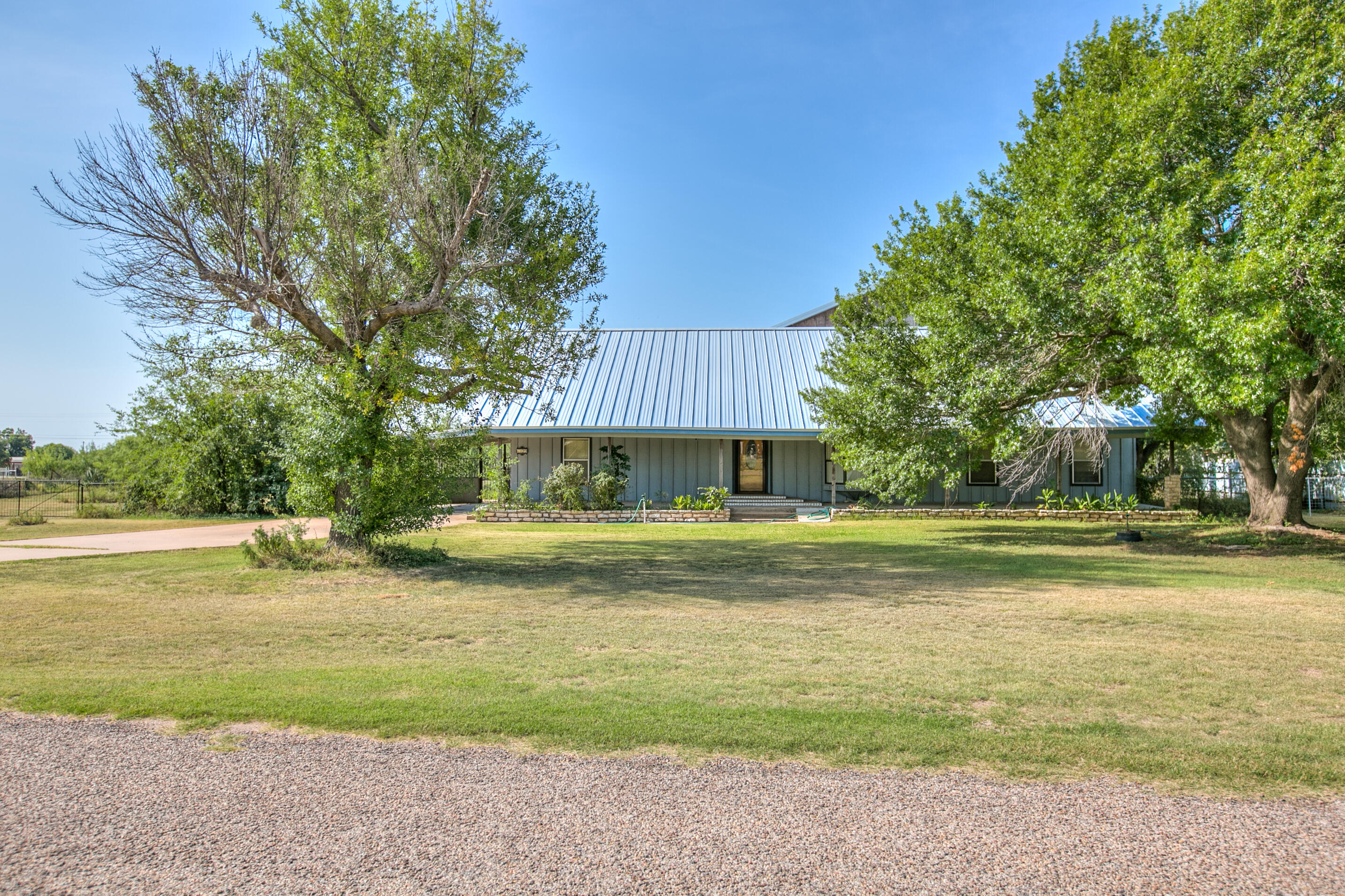 6329 Comanche Trail Property Photo 1