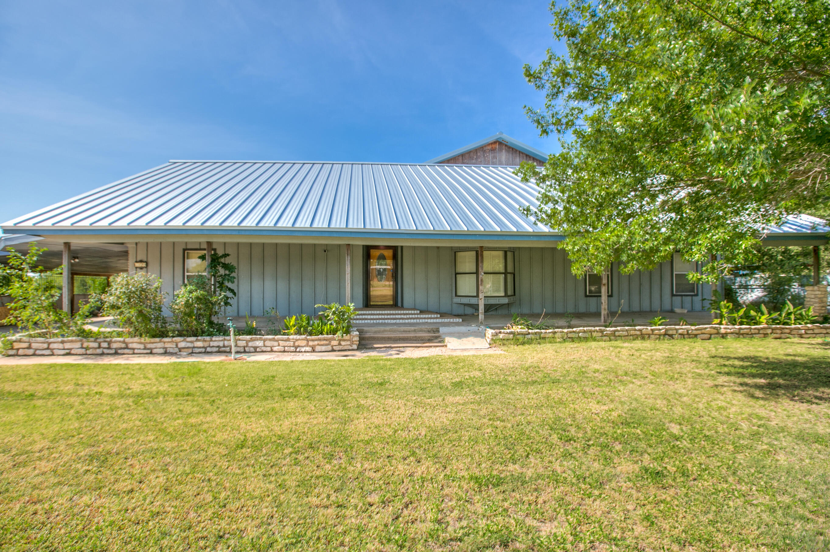 6329 Comanche Trail Property Photo 4