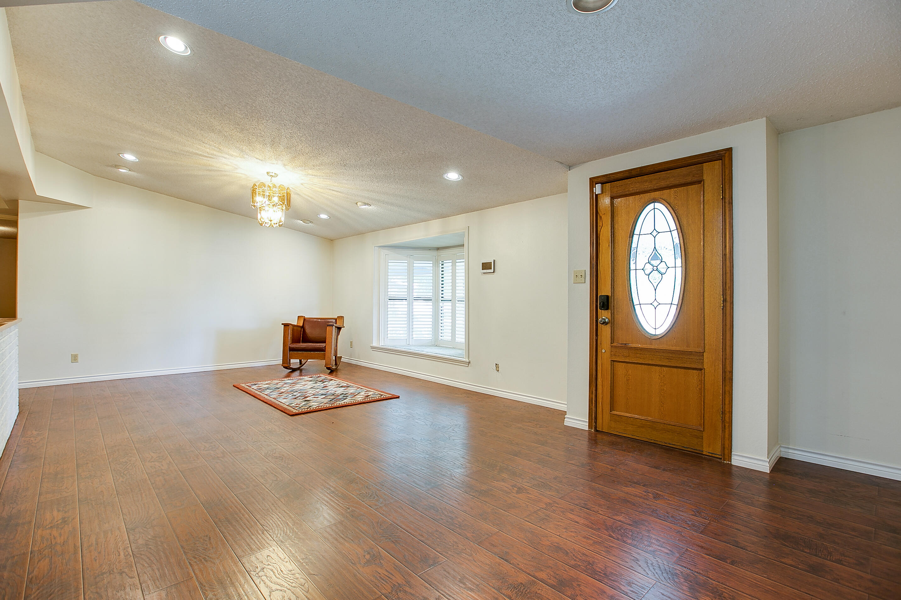 6329 Comanche Trail Property Photo 7