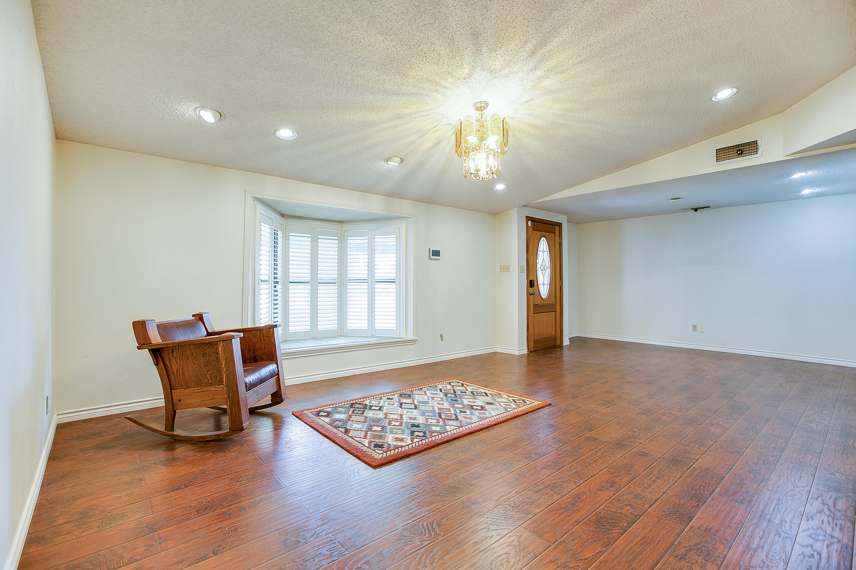 6329 Comanche Trail Property Photo 8