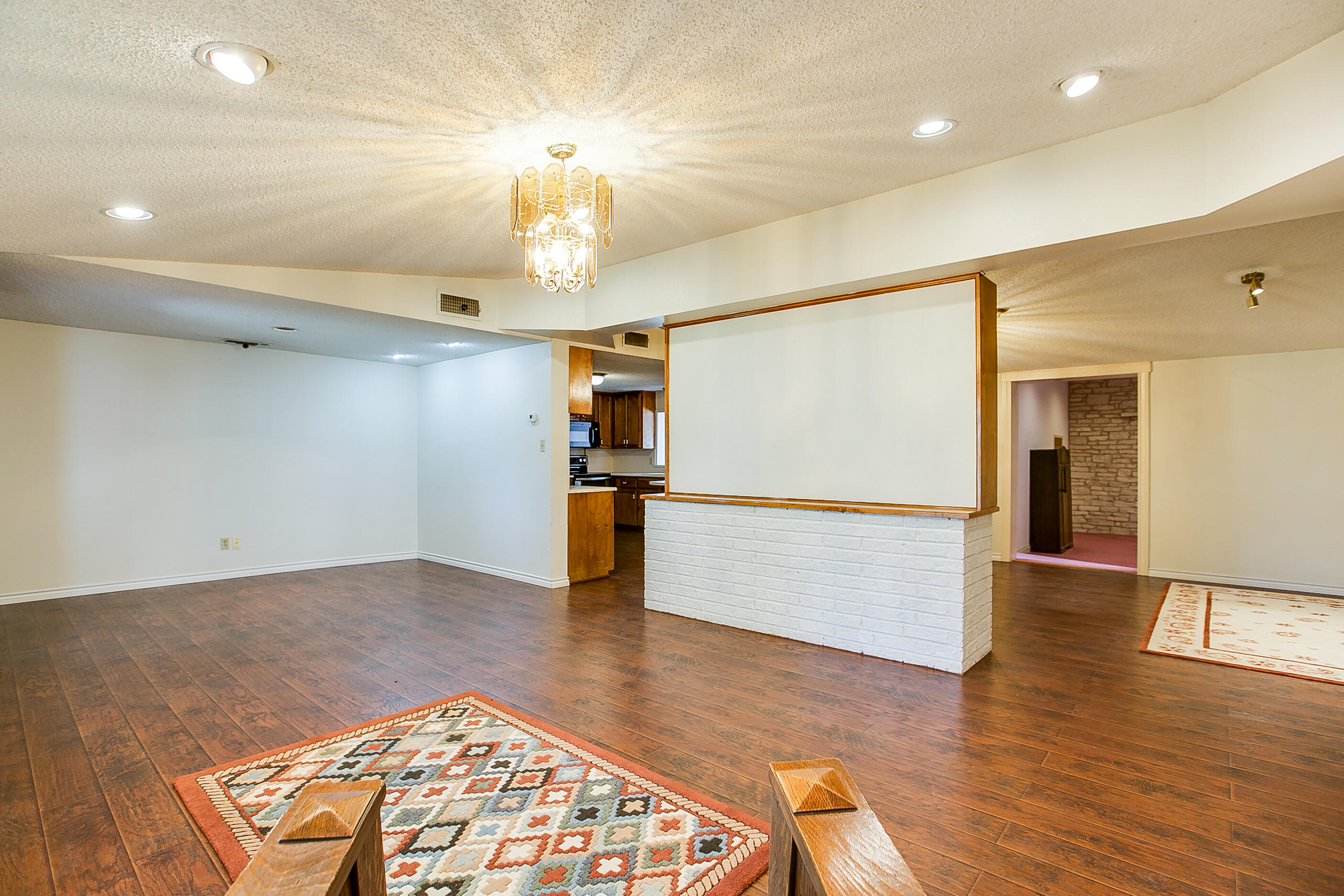 6329 Comanche Trail Property Photo 11