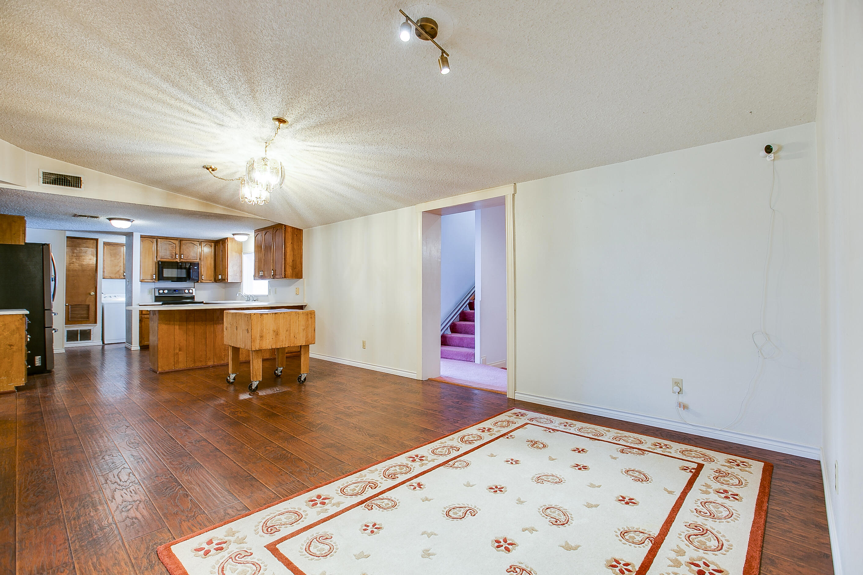 6329 Comanche Trail Property Photo 12