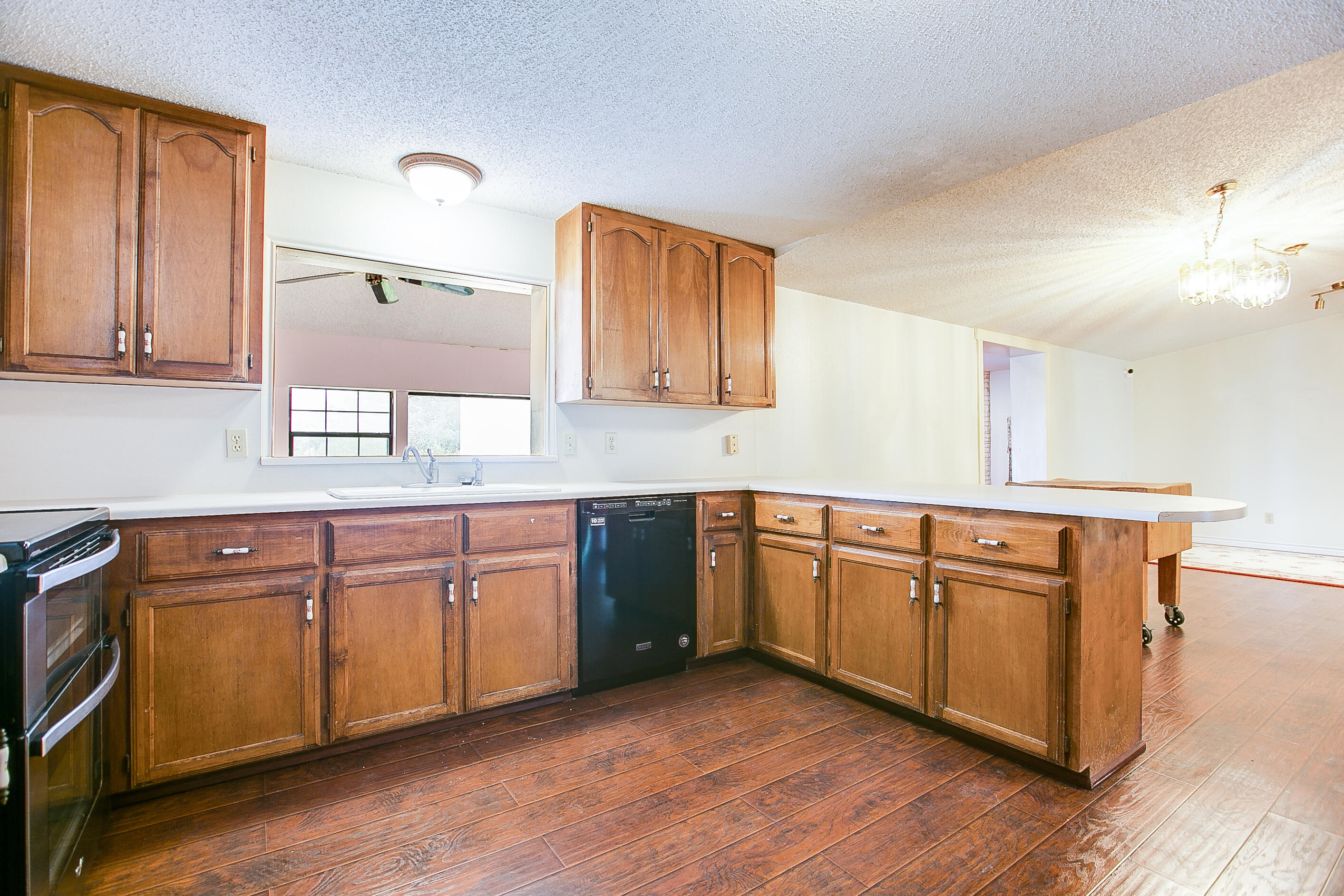 6329 Comanche Trail Property Photo 18