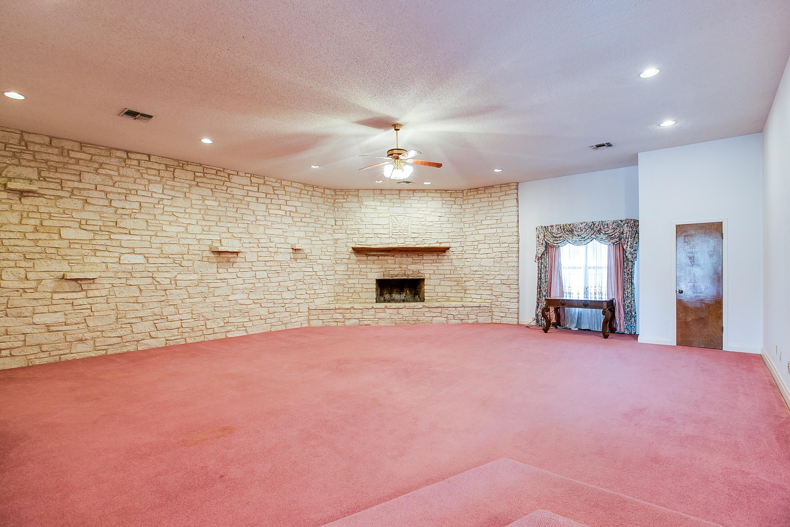 6329 Comanche Trail Property Photo 20