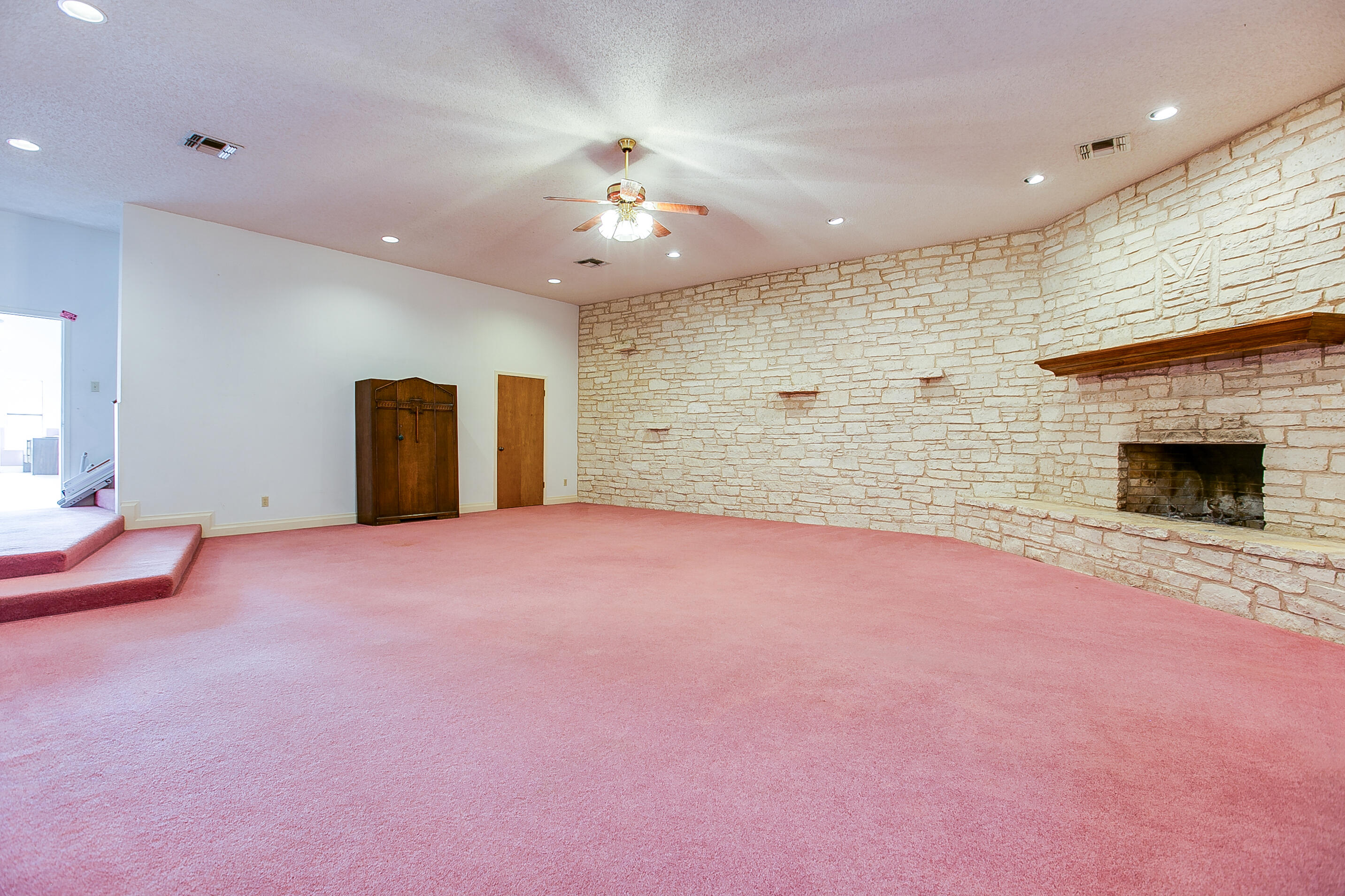 6329 Comanche Trail Property Photo 23