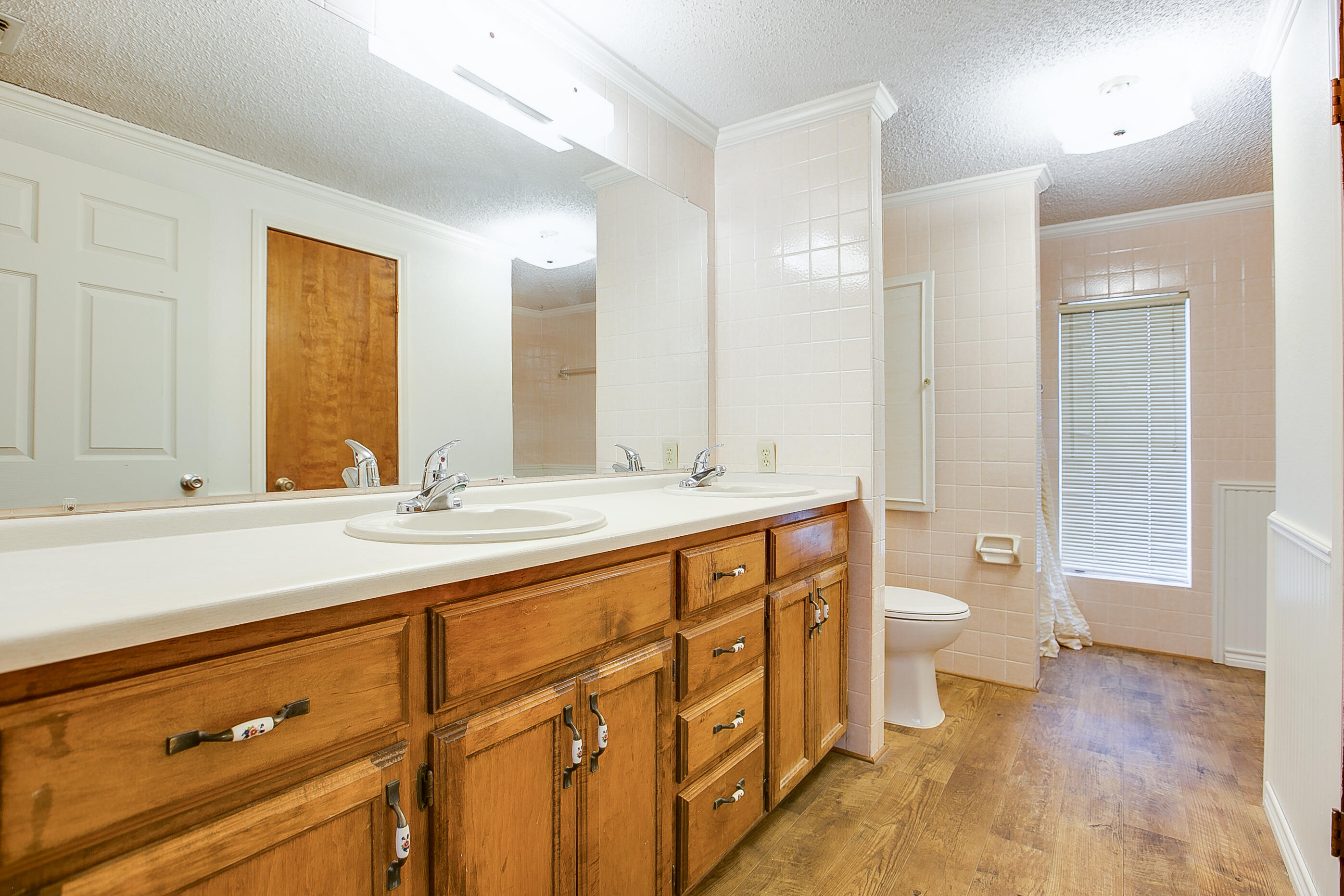 6329 Comanche Trail Property Photo 27