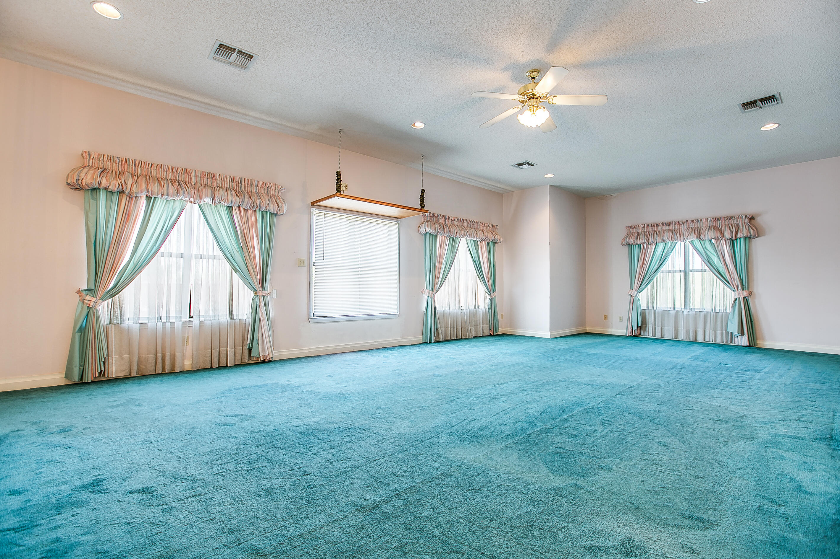 6329 Comanche Trail Property Photo 43