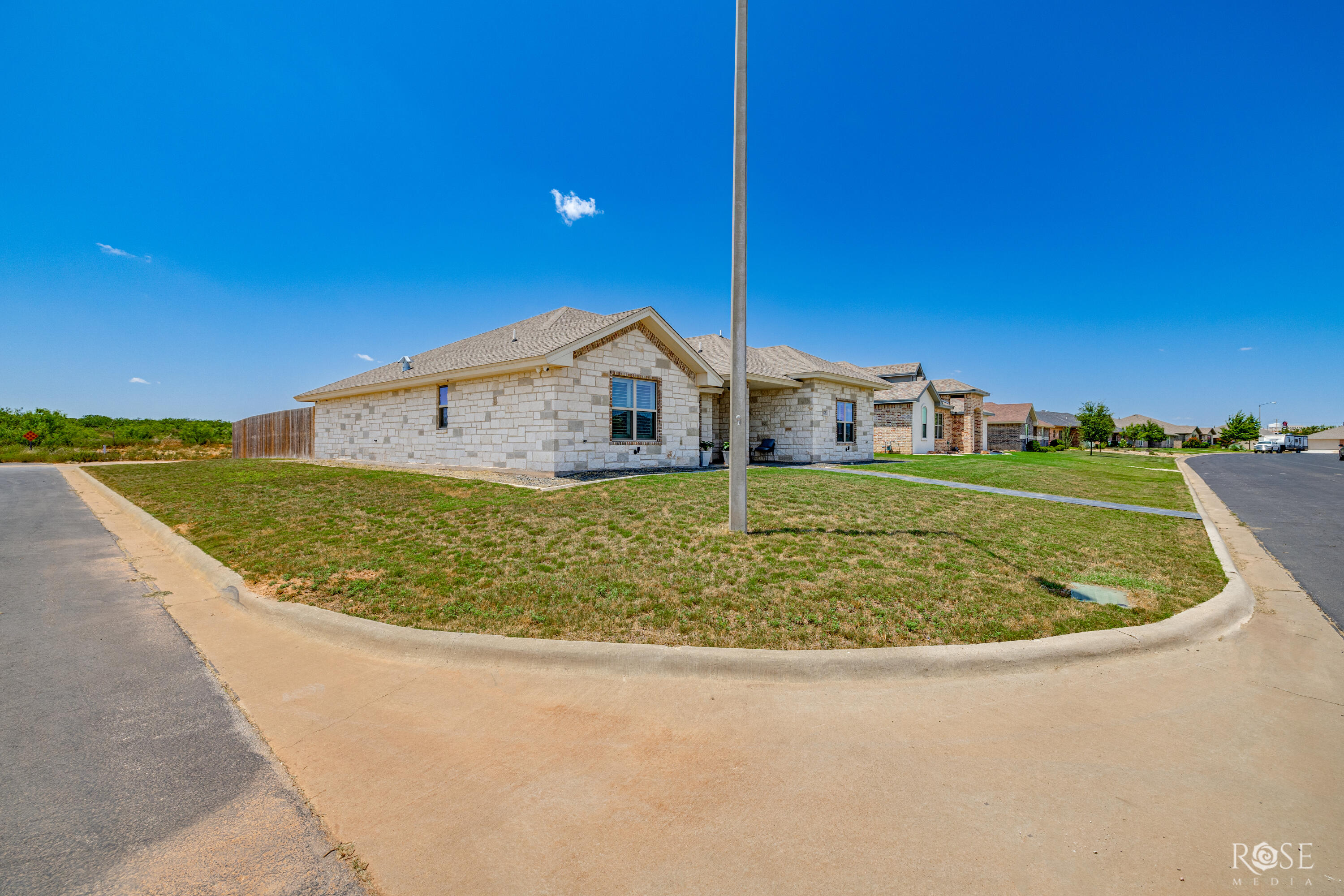 4125 Pendleton Parkway Property Photo 3