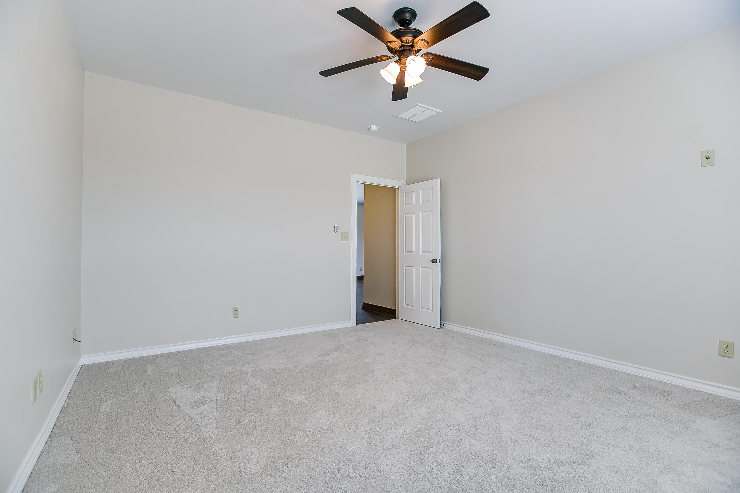 7828 Elk Run Property Photo 14