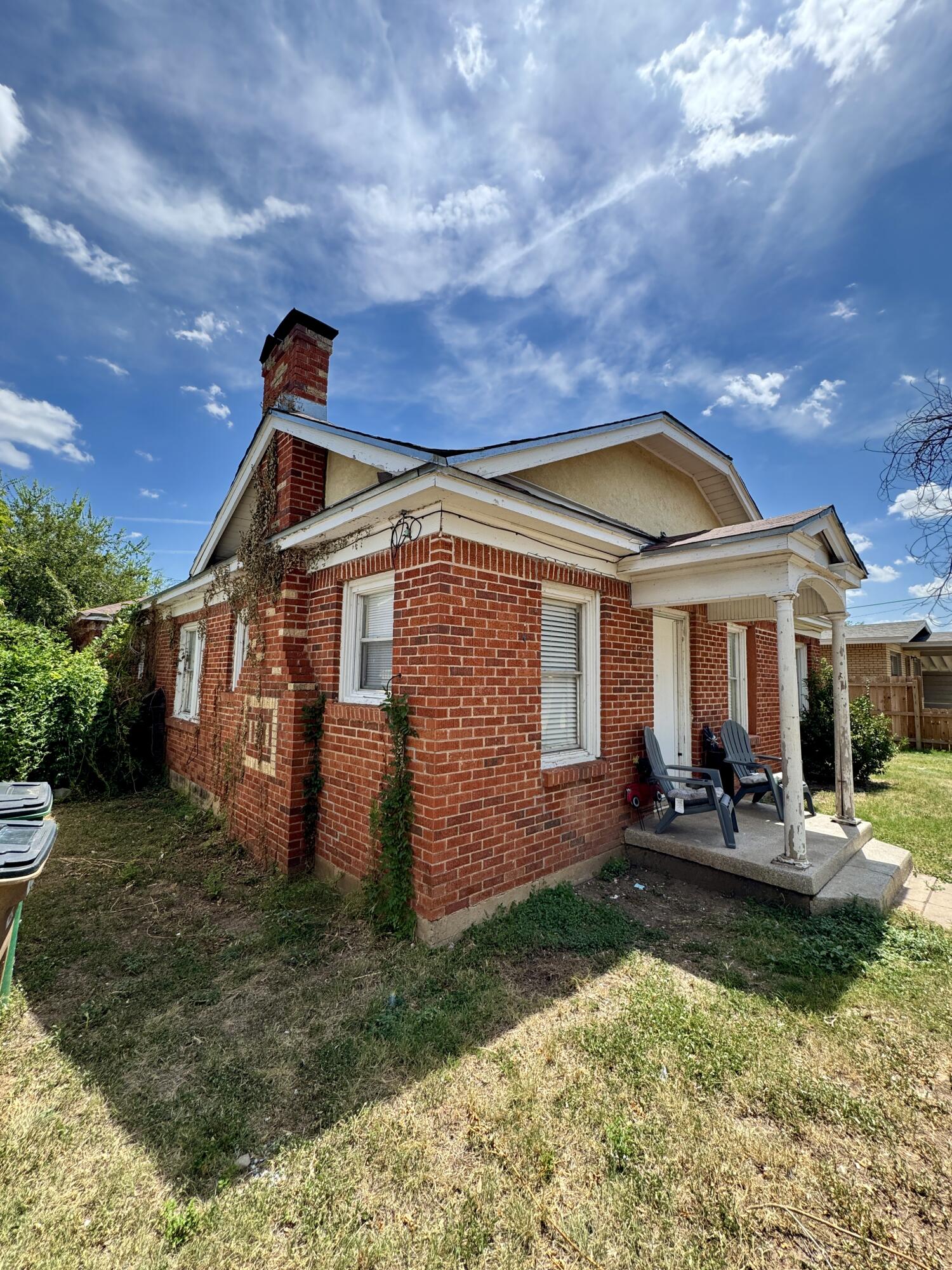 2233 Chestnut Street Property Photo 4