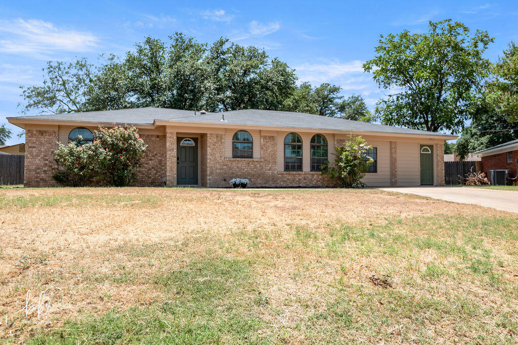 3609 Old Post Court Property Photo 1