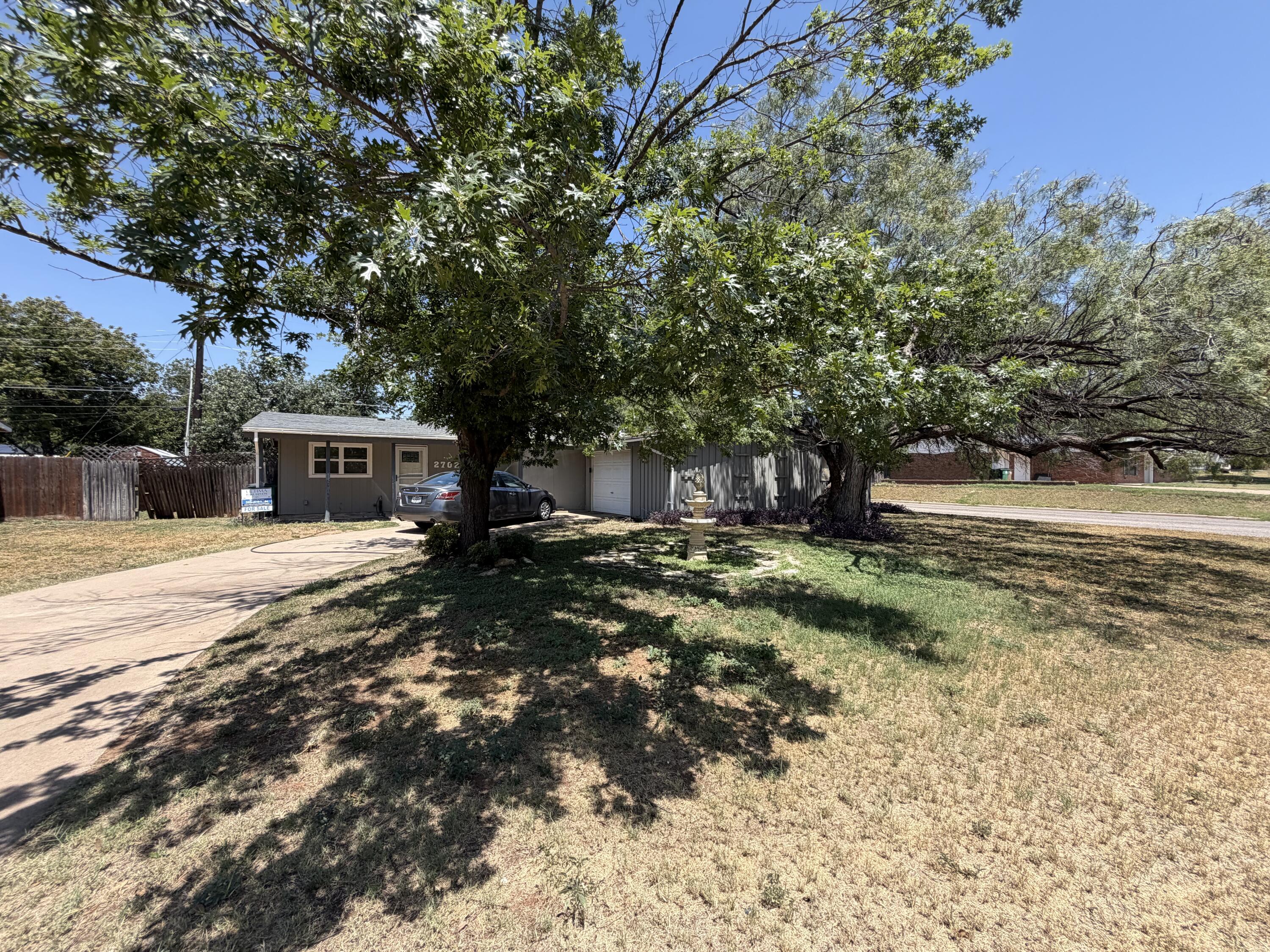 2702 University Avenue Property Photo 1