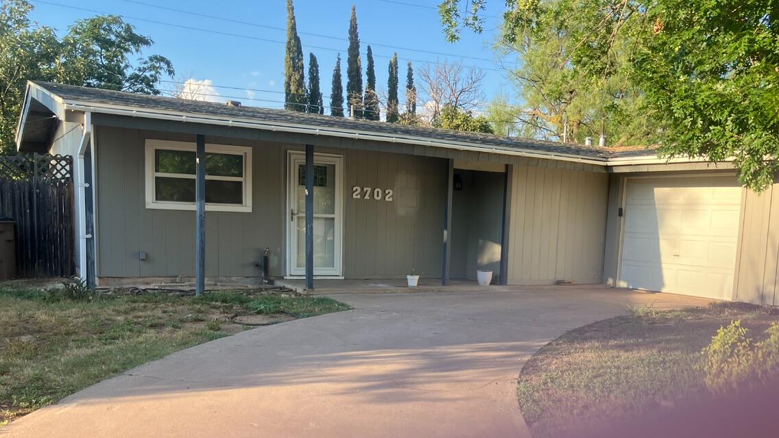 2702 University Avenue Property Photo 1