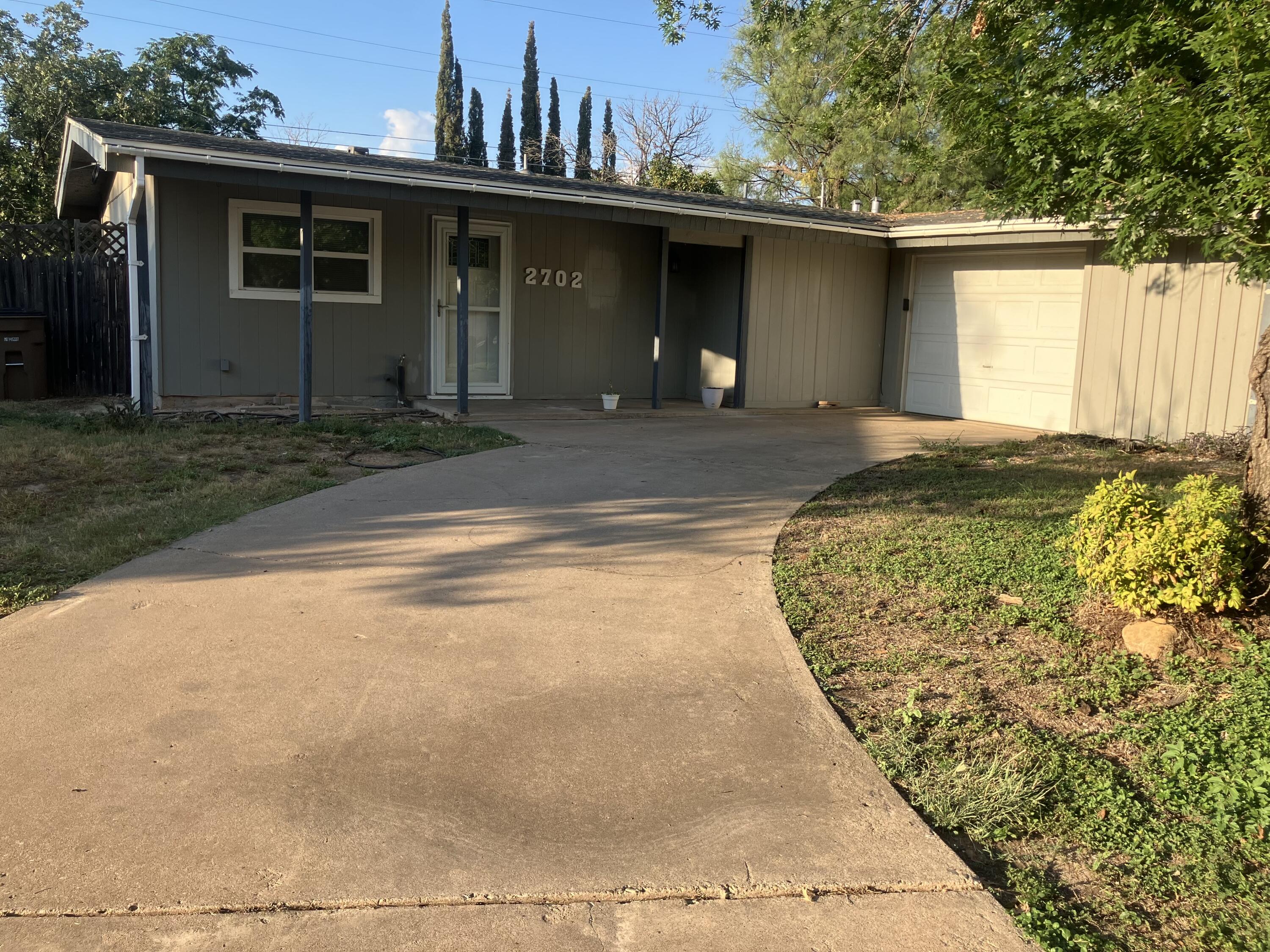 2702 University Avenue Property Photo 2