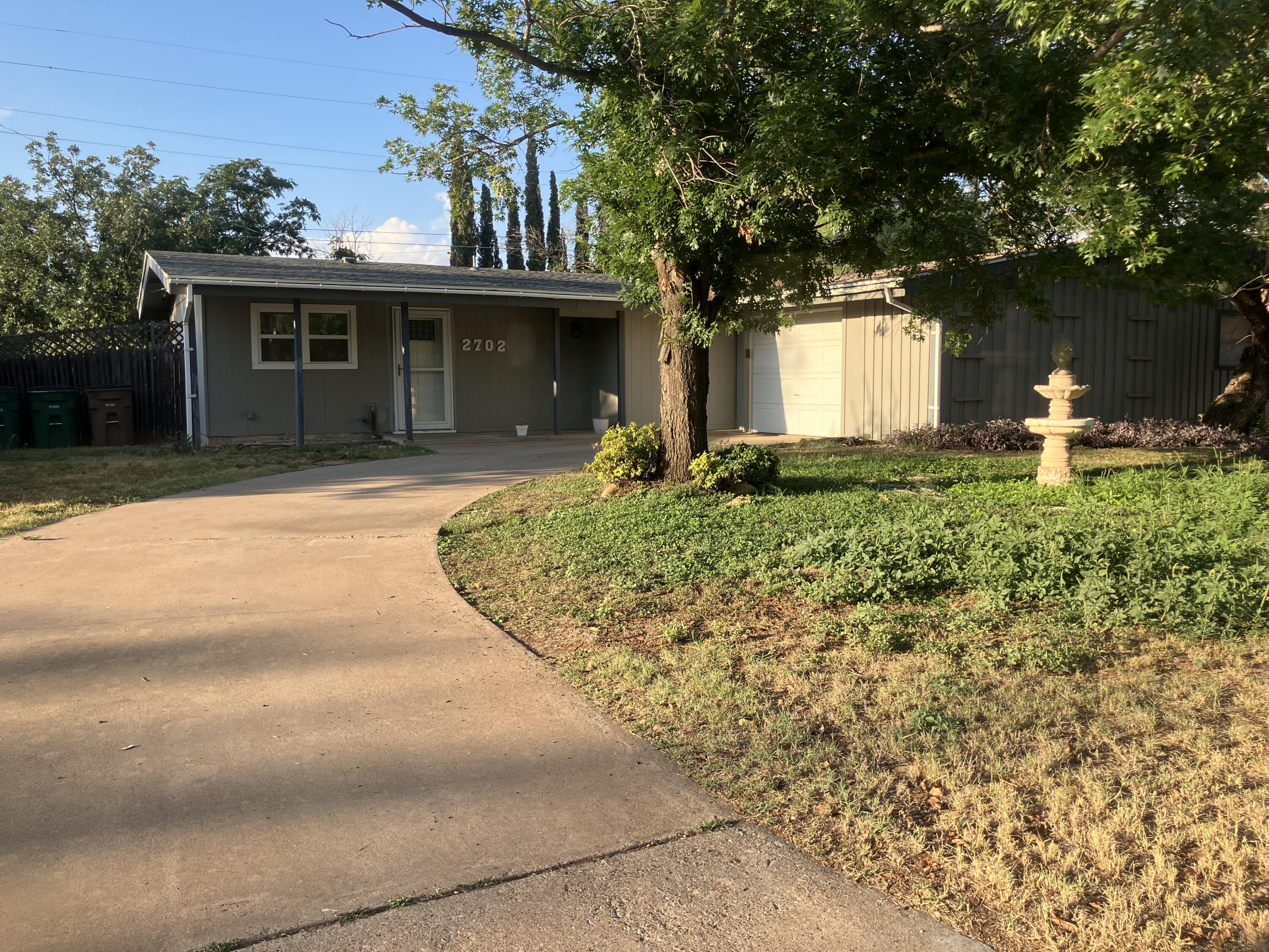 2702 University Avenue Property Photo 3