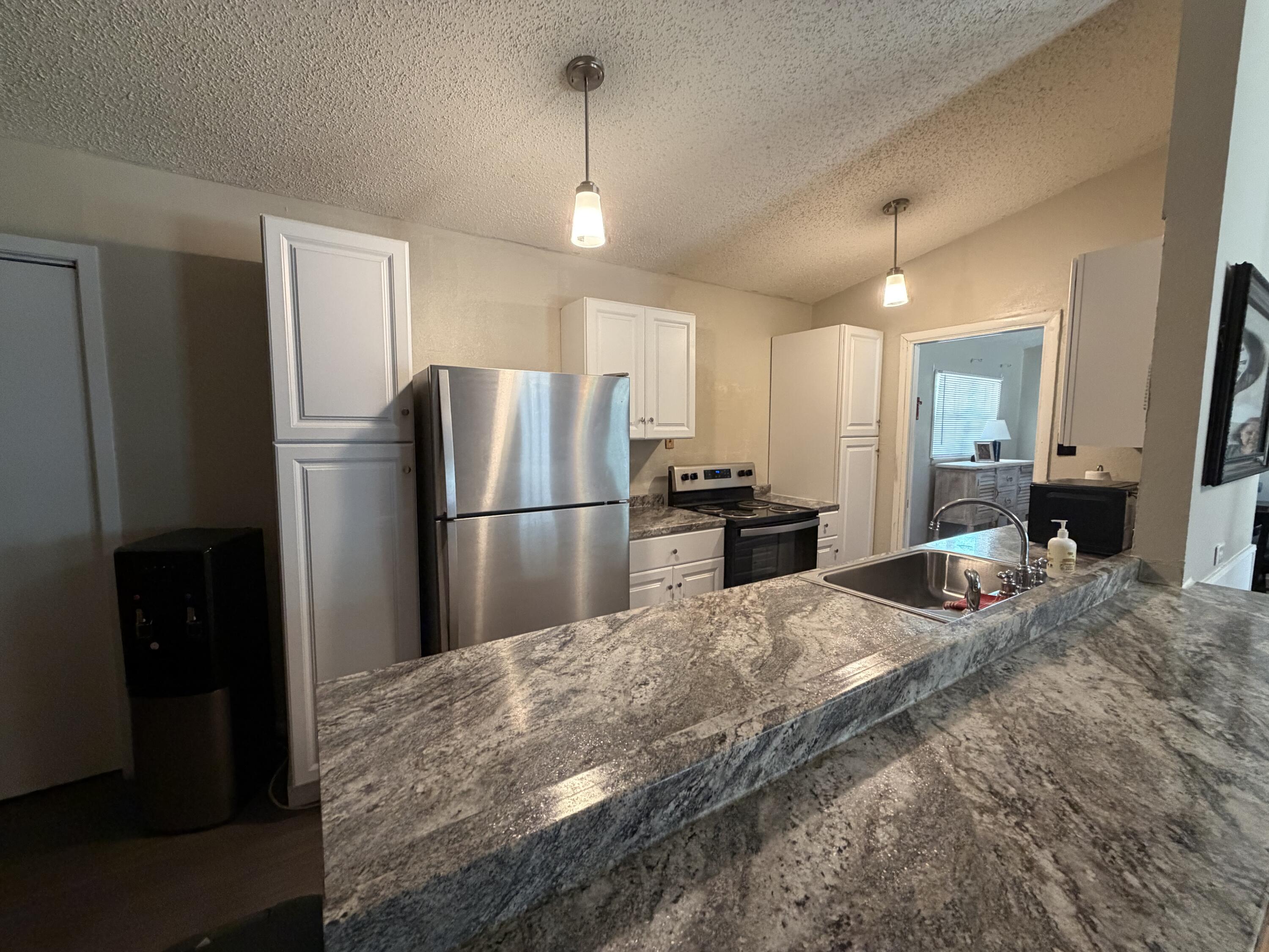 2702 University Avenue Property Photo 4