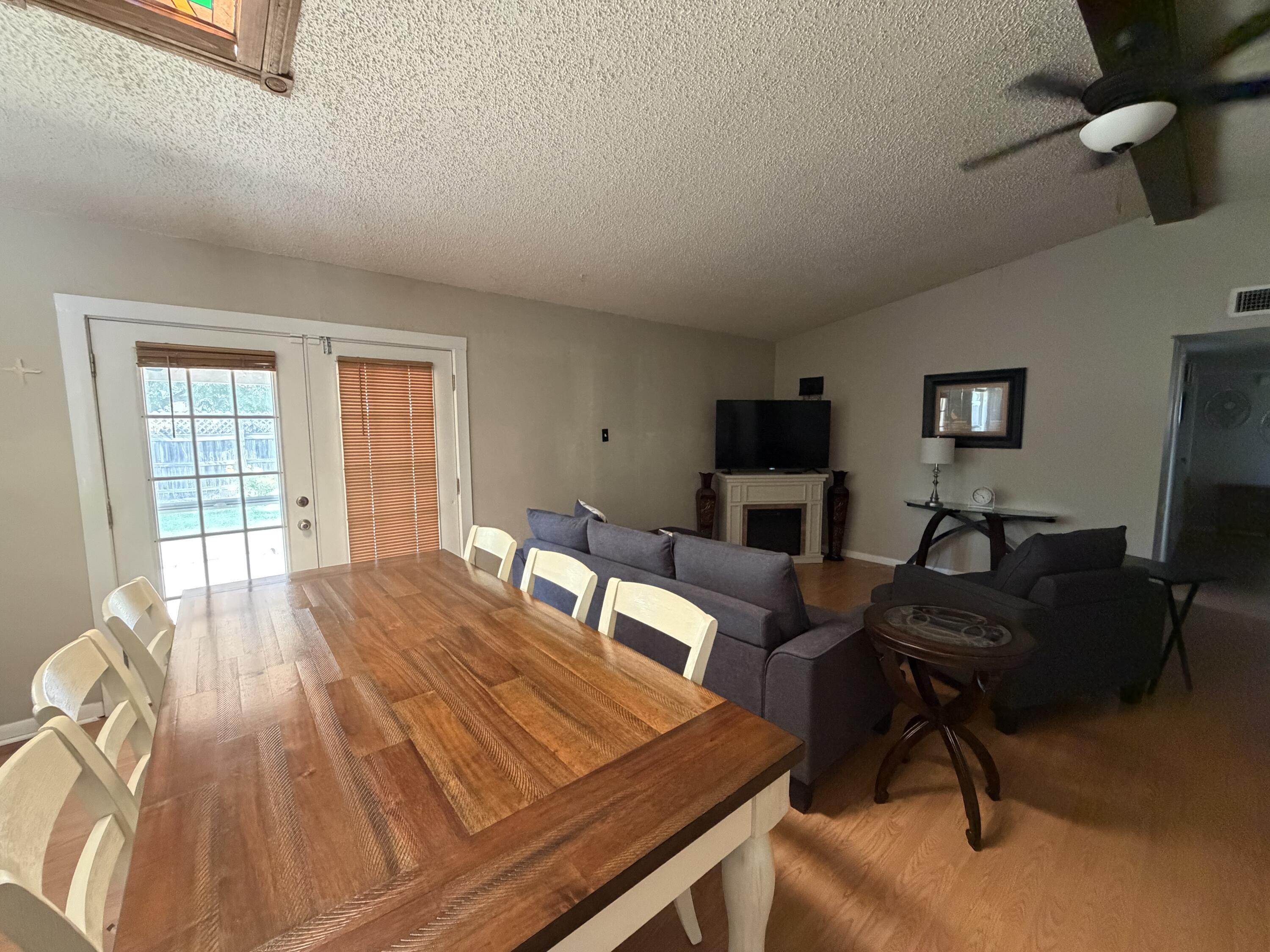 2702 University Avenue Property Photo 8