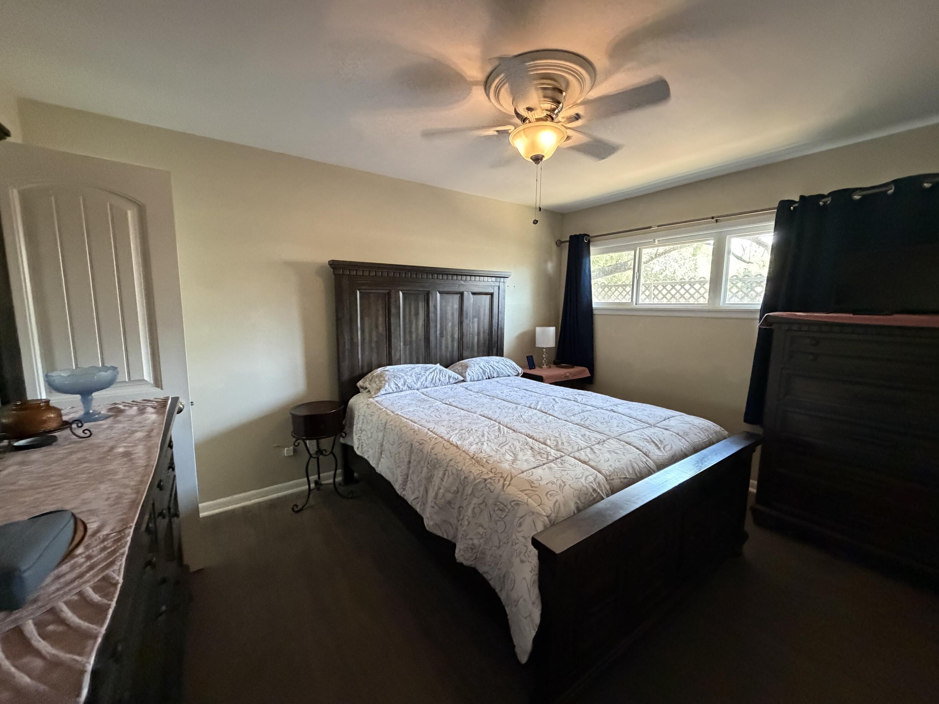 2702 University Avenue Property Photo 11