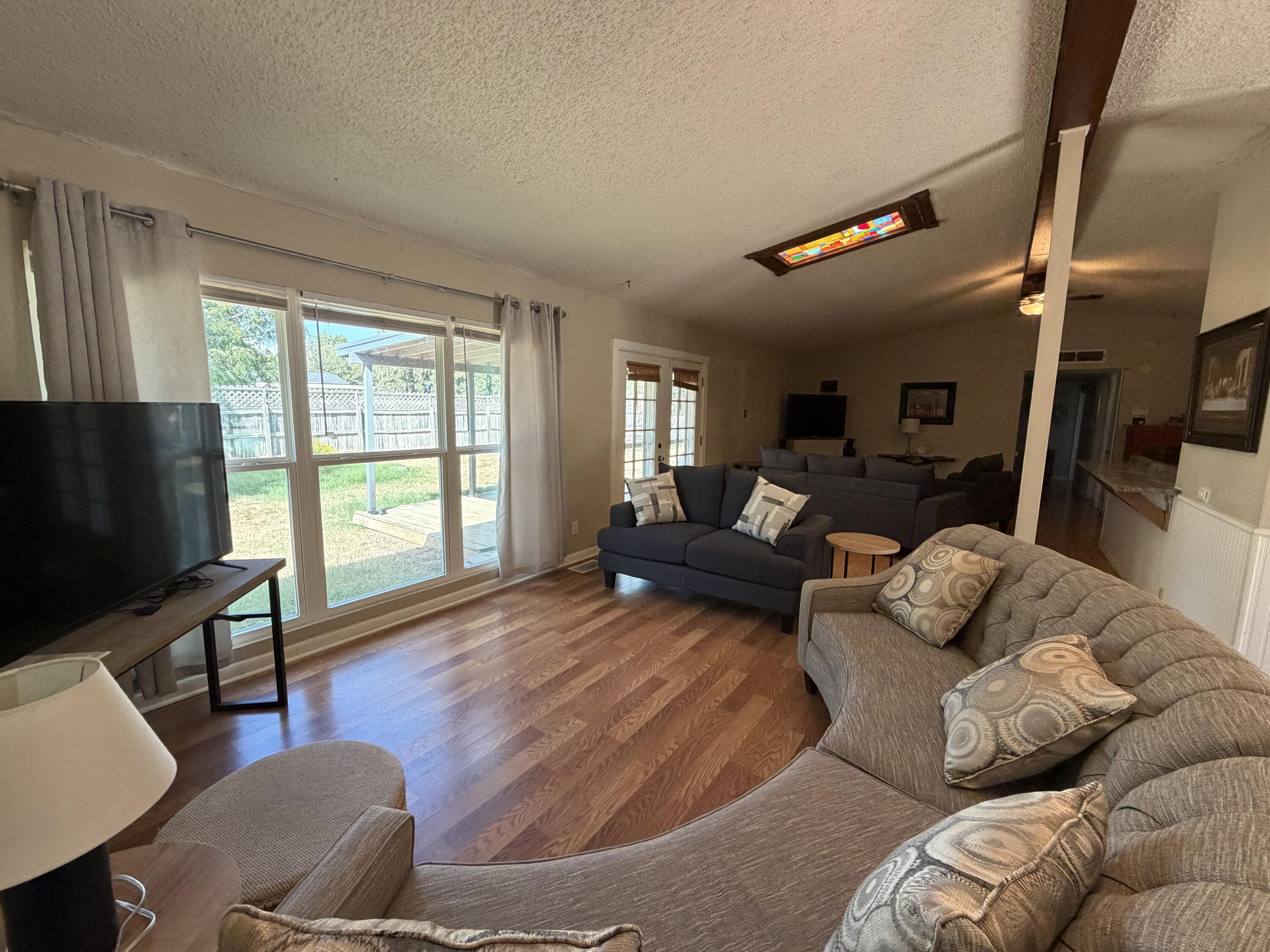 2702 University Avenue Property Photo 11