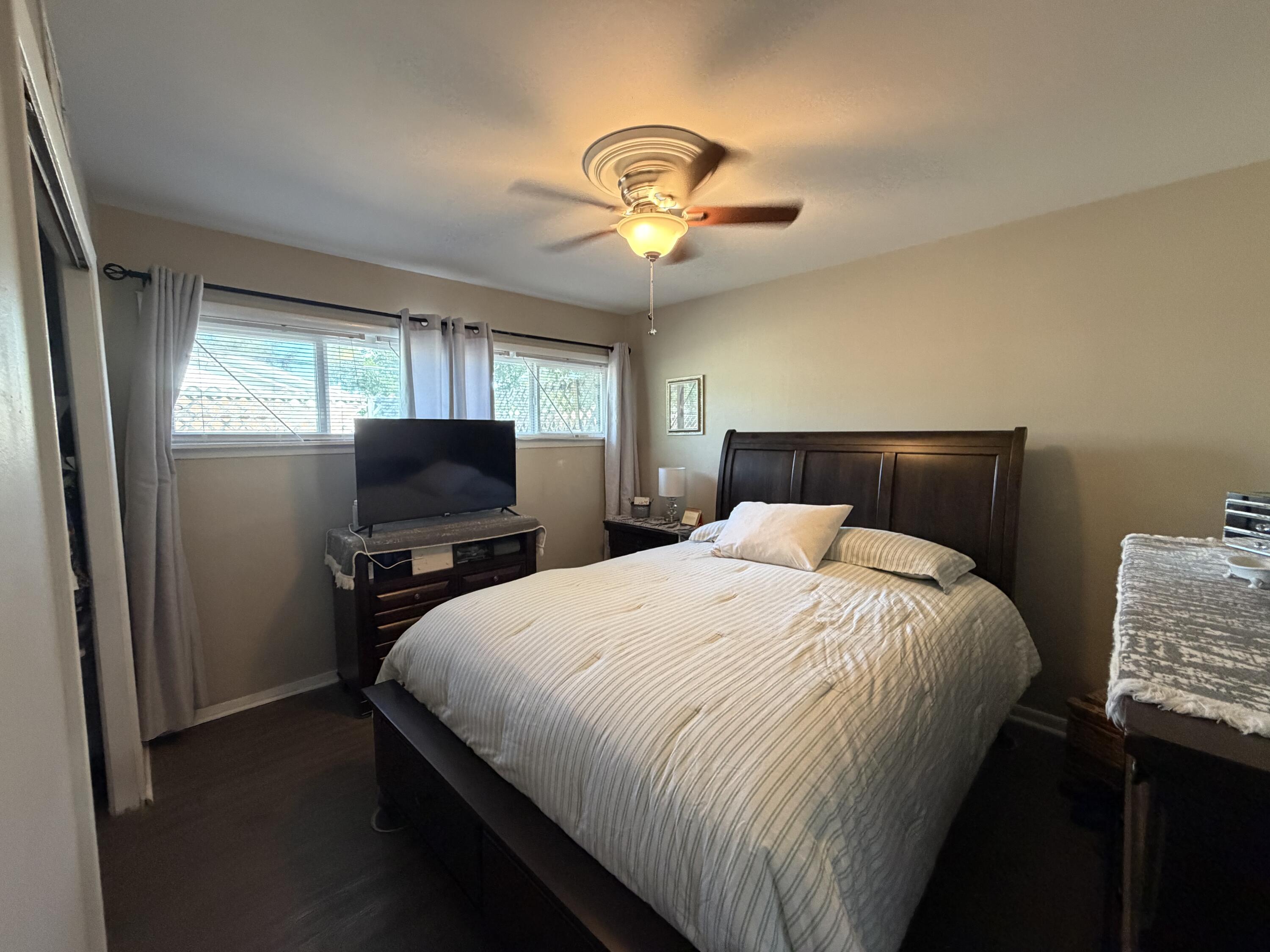 2702 University Avenue Property Photo 13