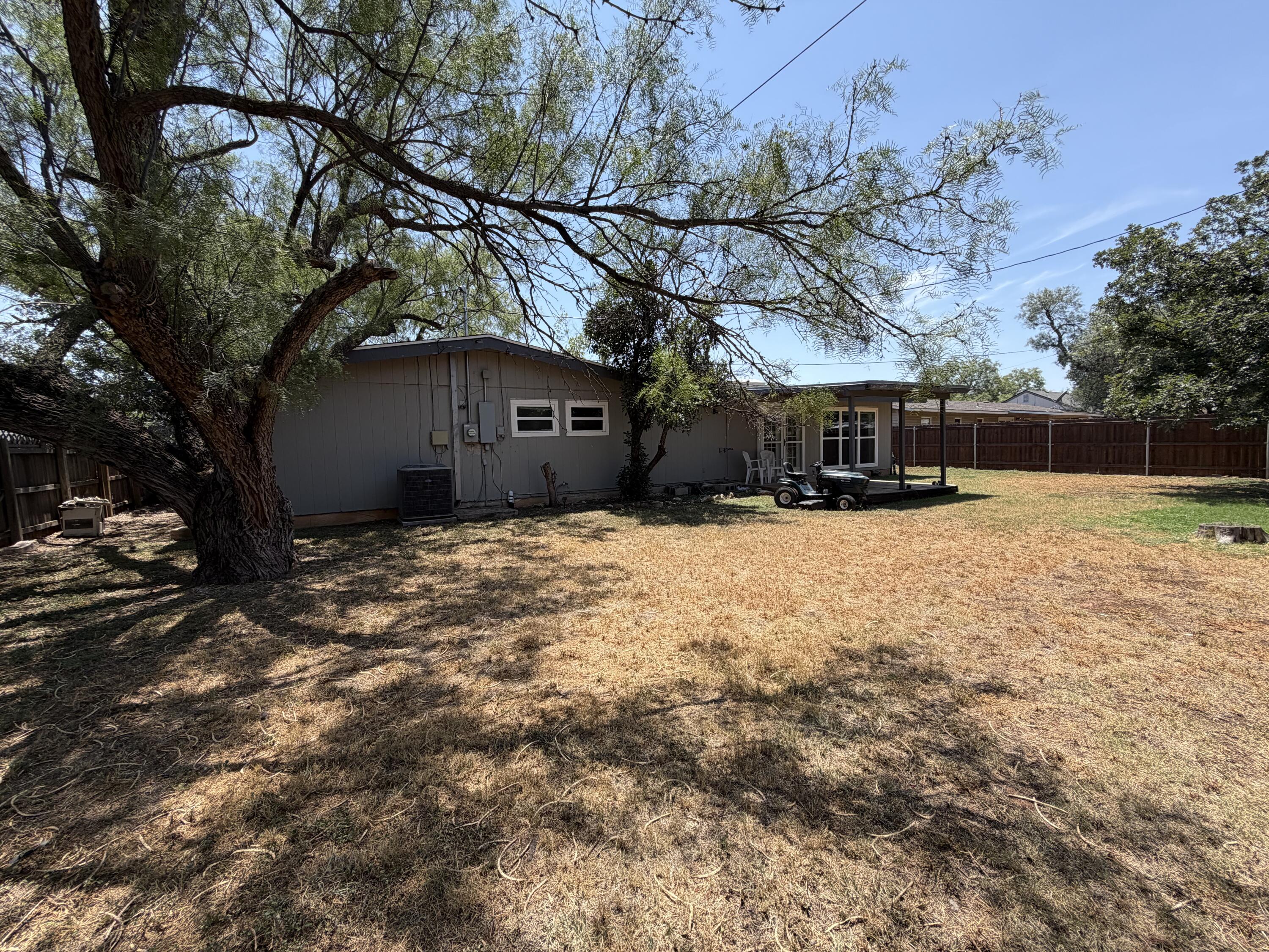 2702 University Avenue Property Photo 15