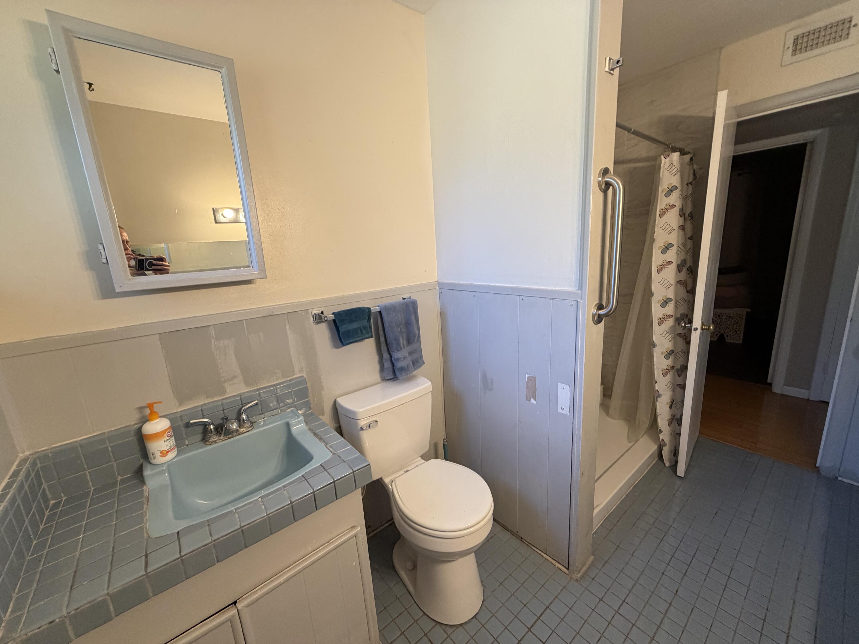 2702 University Avenue Property Photo 15