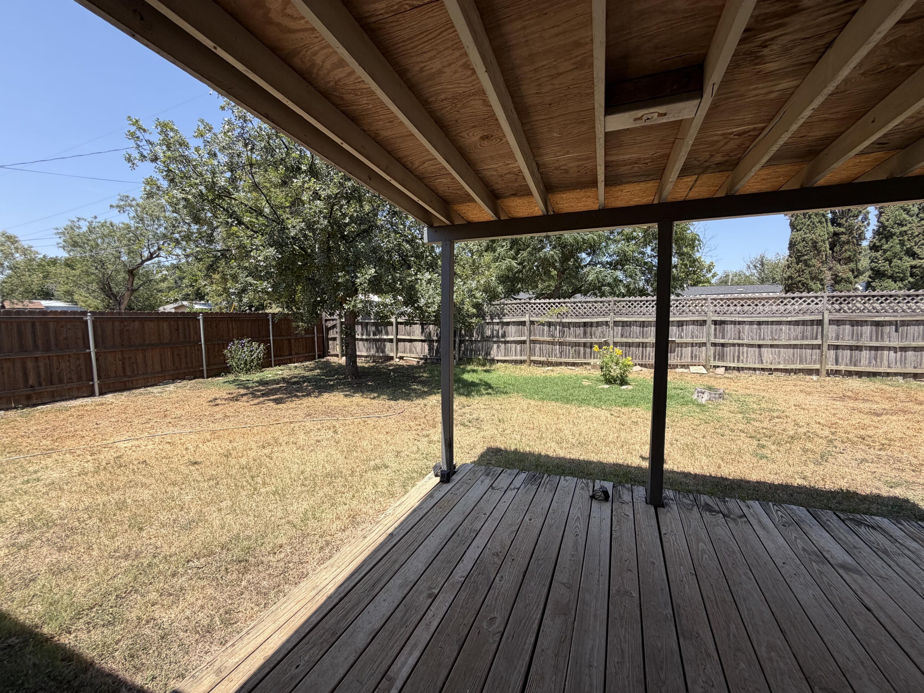 2702 University Avenue Property Photo 18
