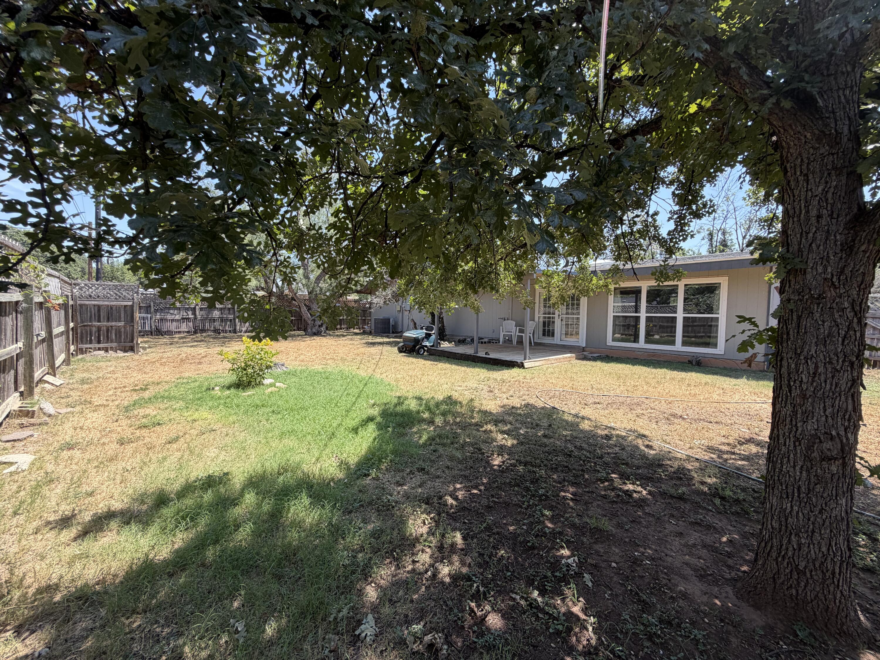 2702 University Avenue Property Photo 20