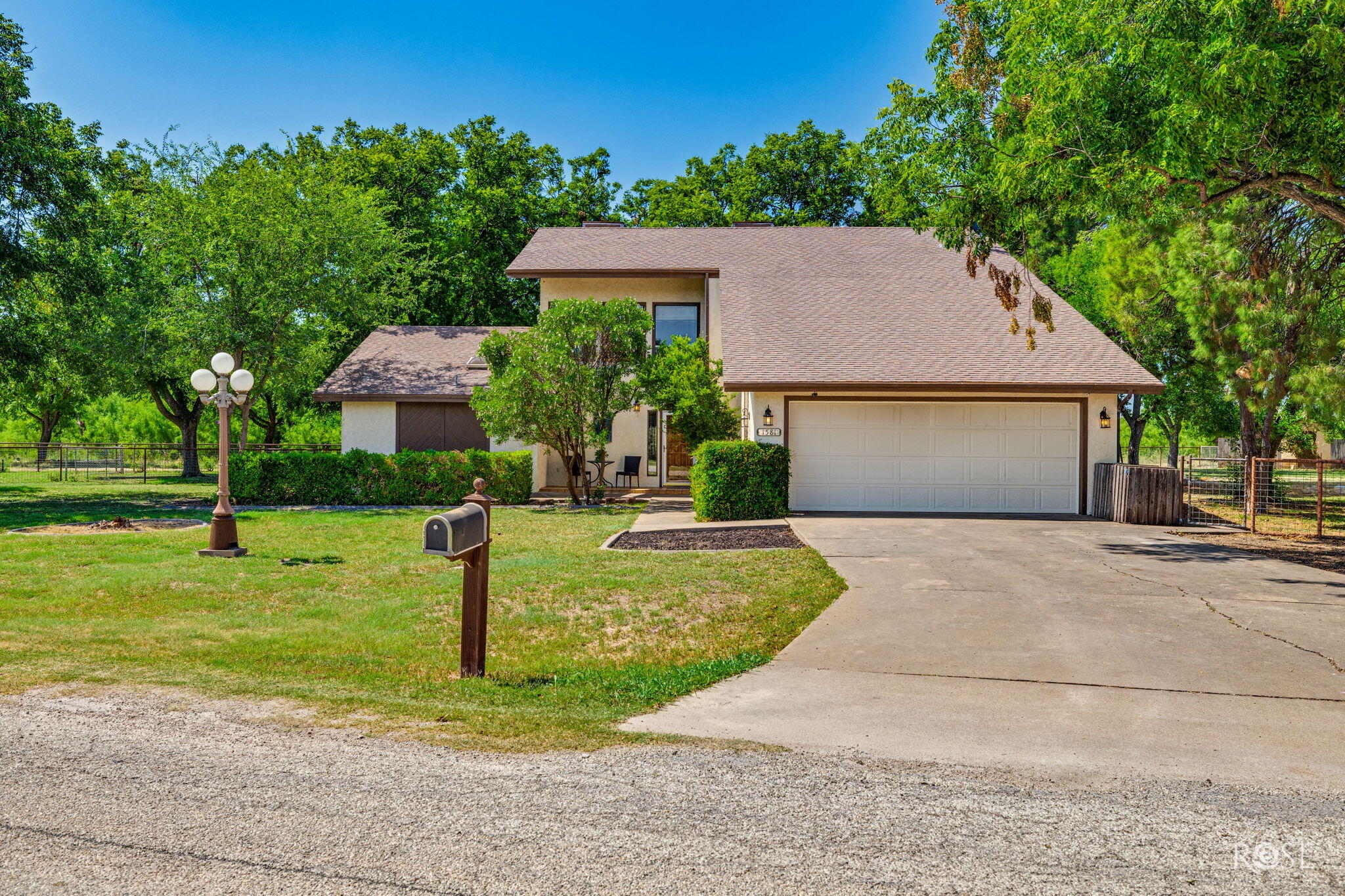 1581 Becker Lane Property Photo 1