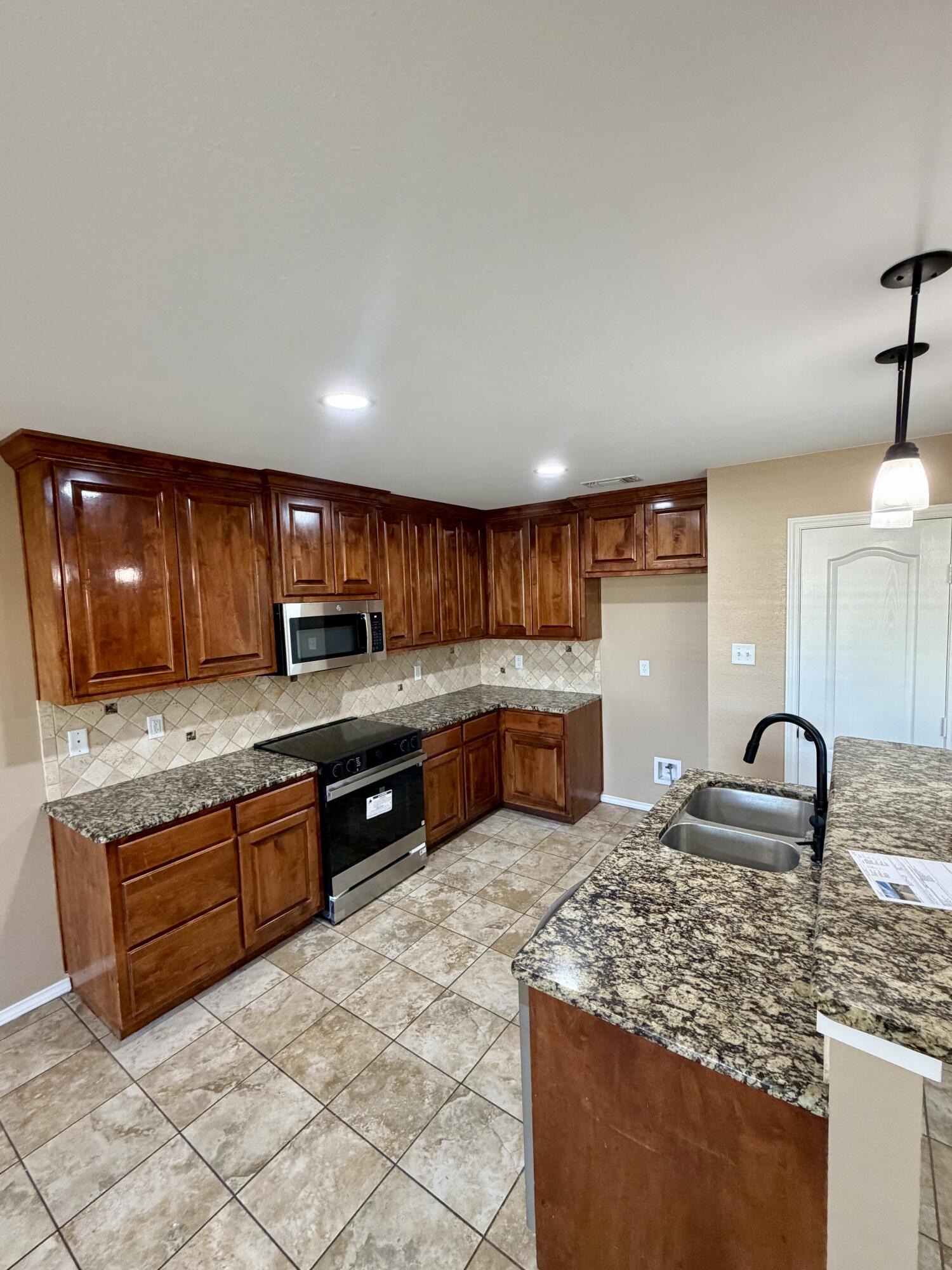4121 Autumnwood Trail Property Photo 8