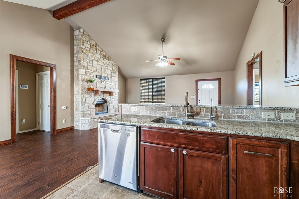 8083 Elk Run Property Photo 9