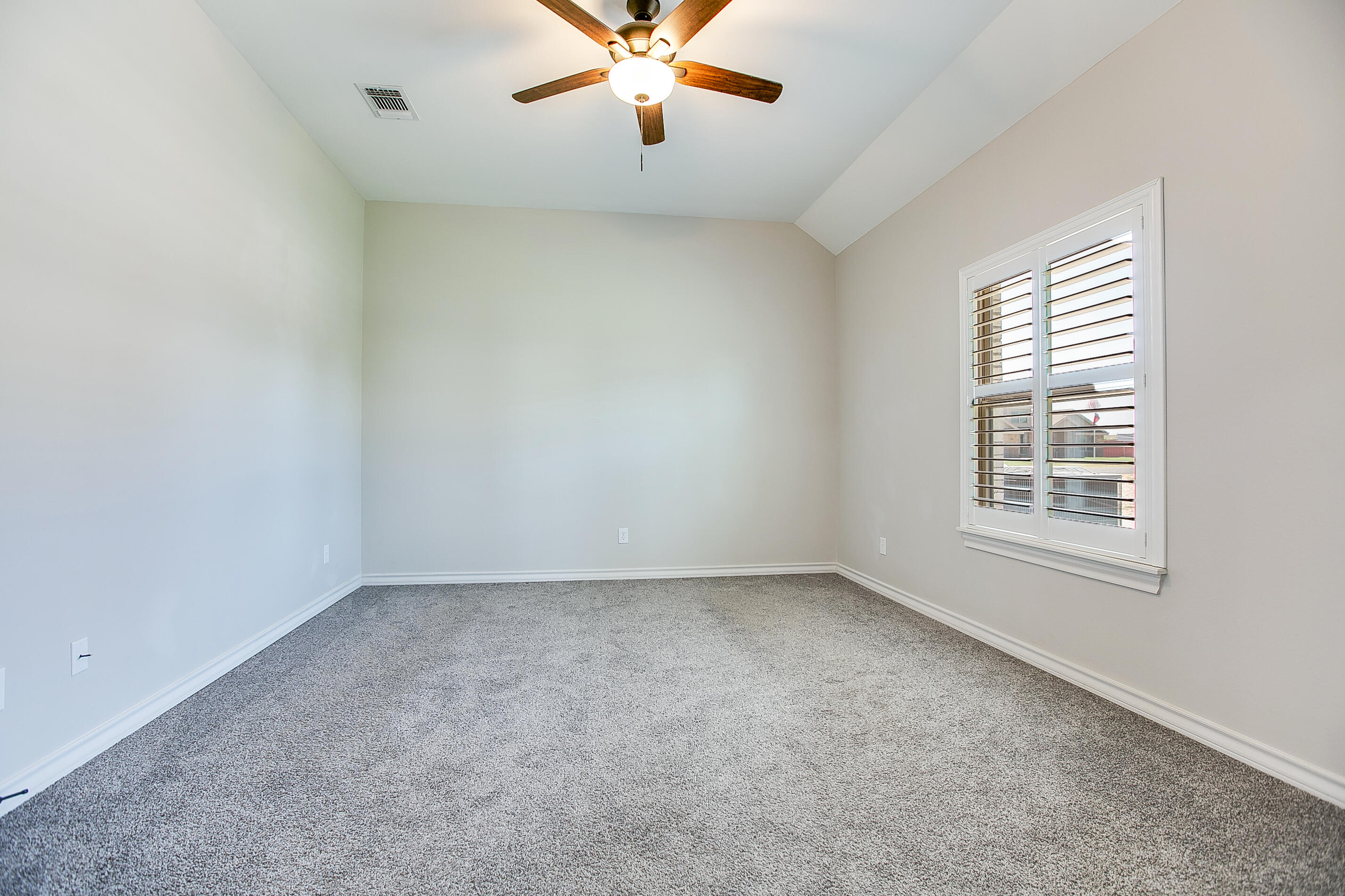 5242 Grey Wolf Lane Property Photo 18