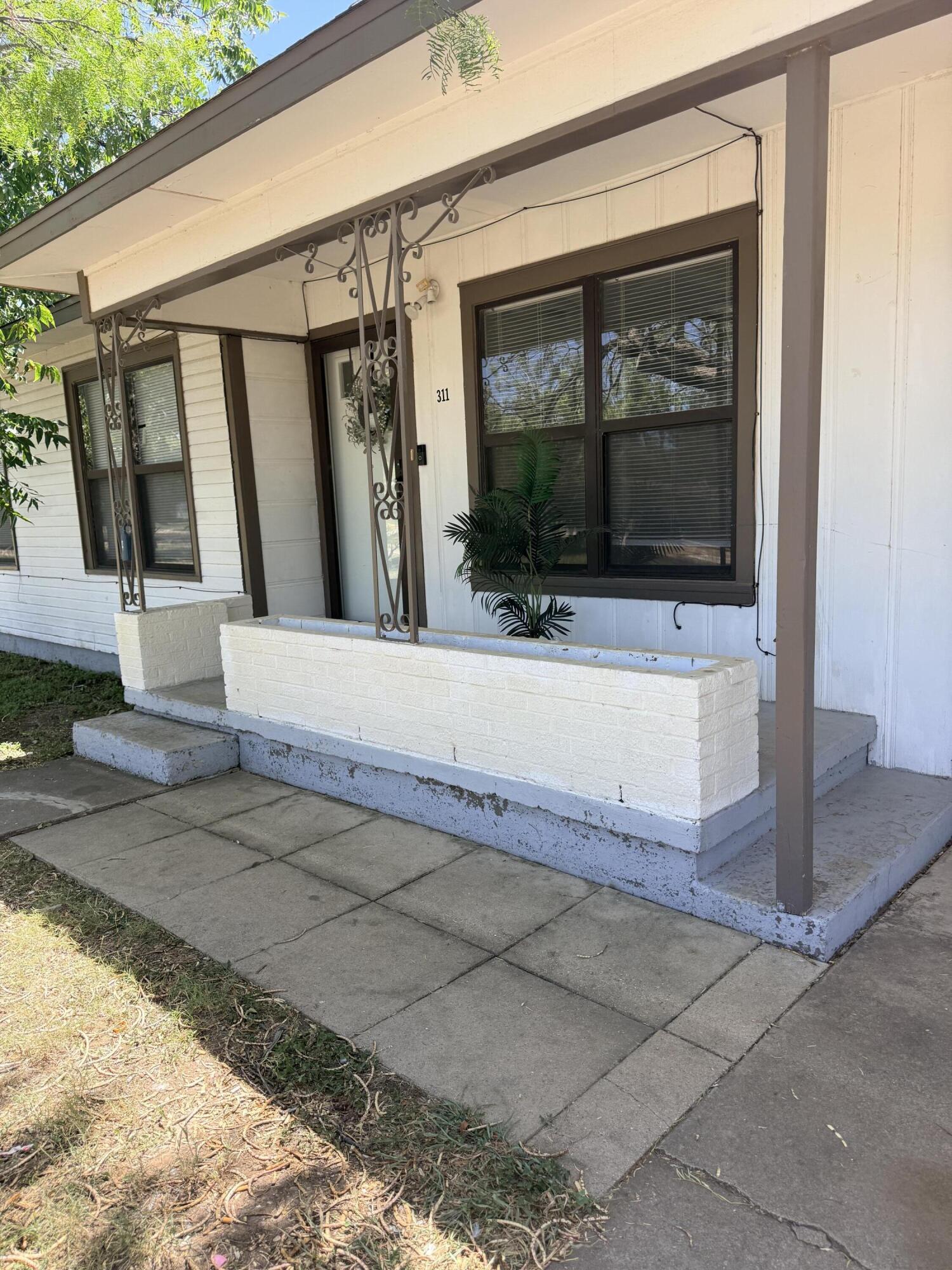 311 Iris Street Property Photo 1