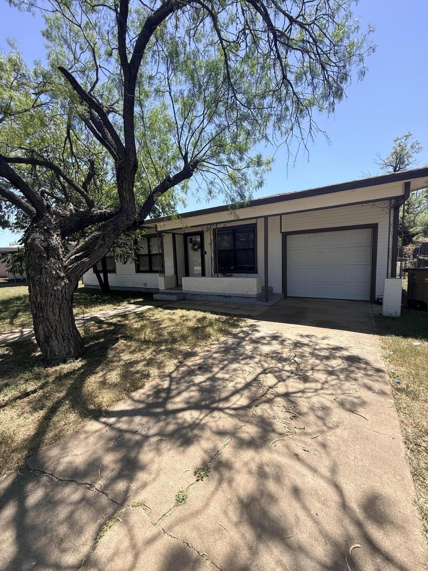 311 Iris Street Property Photo 2