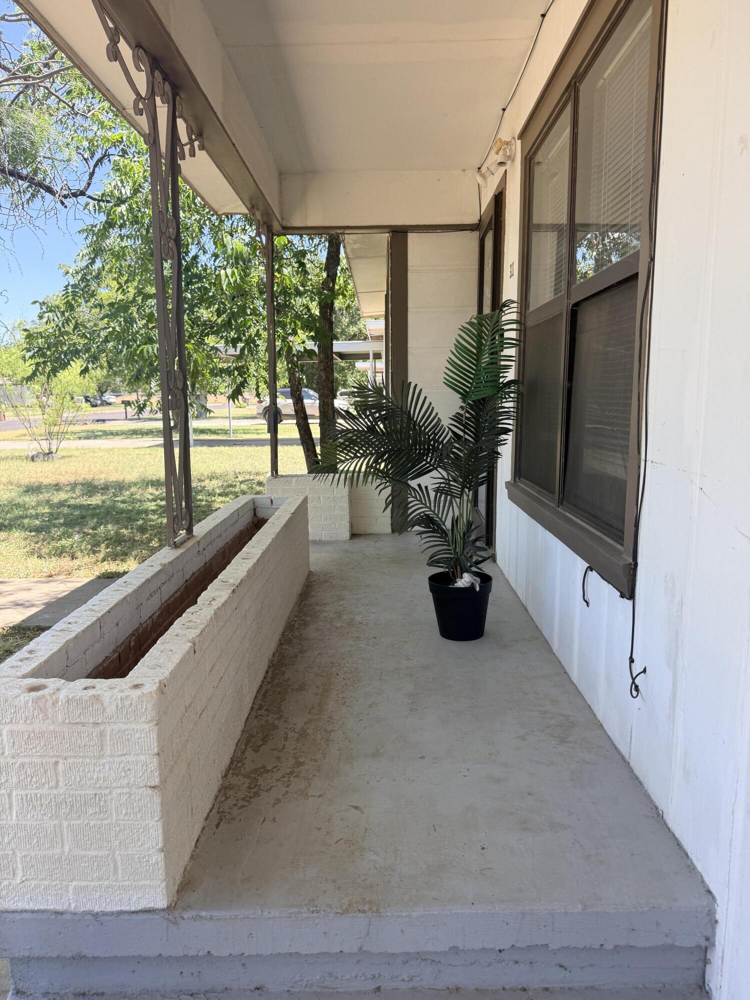 311 Iris Street Property Photo 3