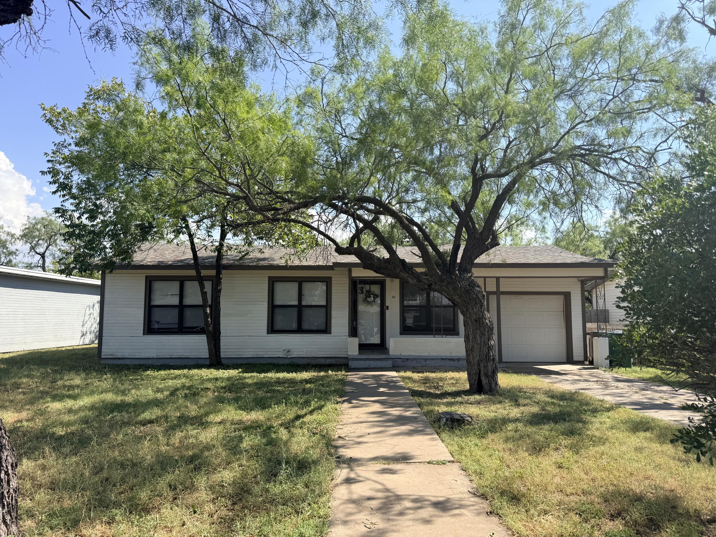 311 Iris Street Property Photo 3